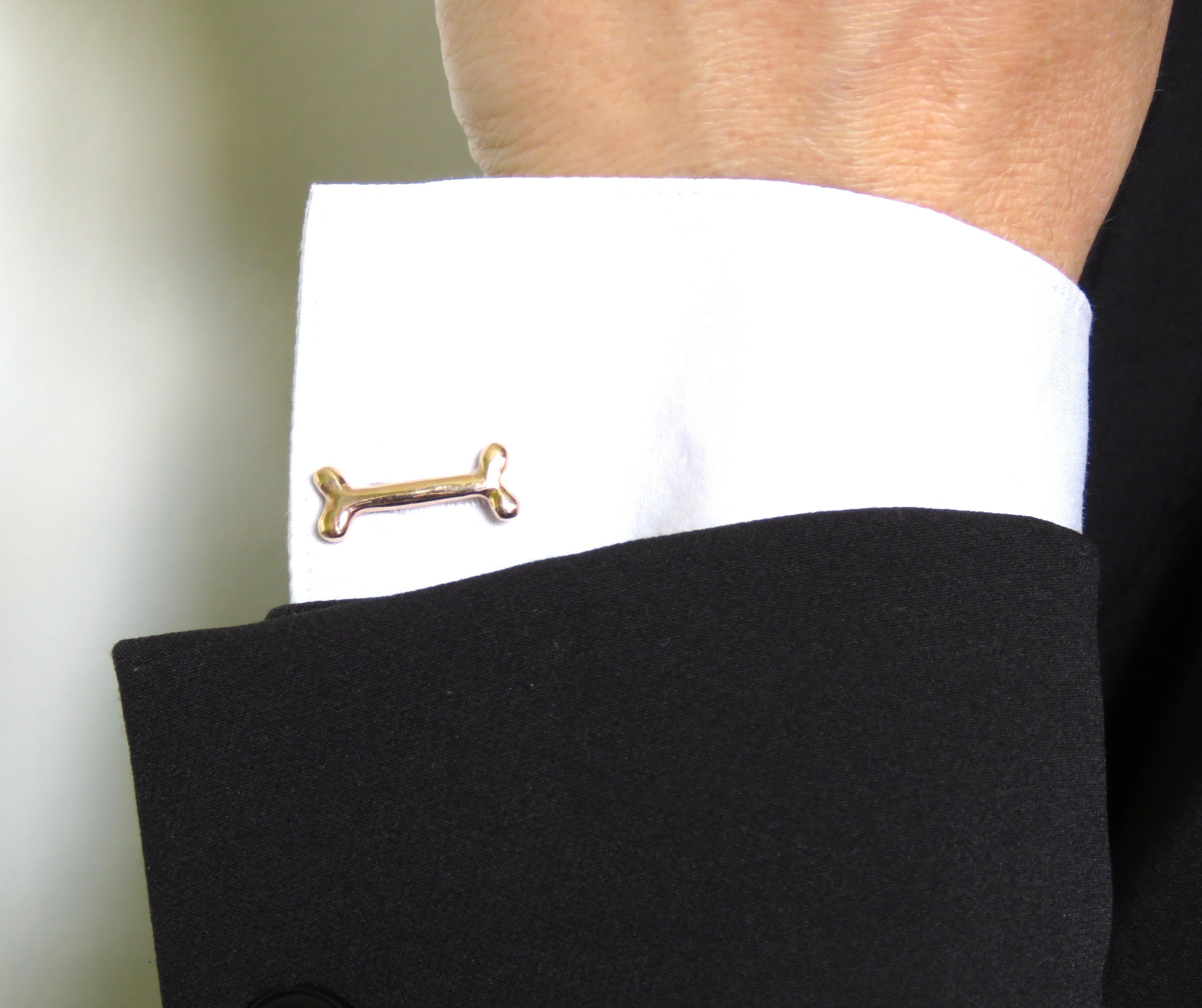 Cufflinks in 9k rose gold with two dog bone bars. Bar length is 20 millimeters / 0,78 inches.
They are stamped with the Italian Gold Mark 375 - 716MI and handcrafted in Italy by Botta