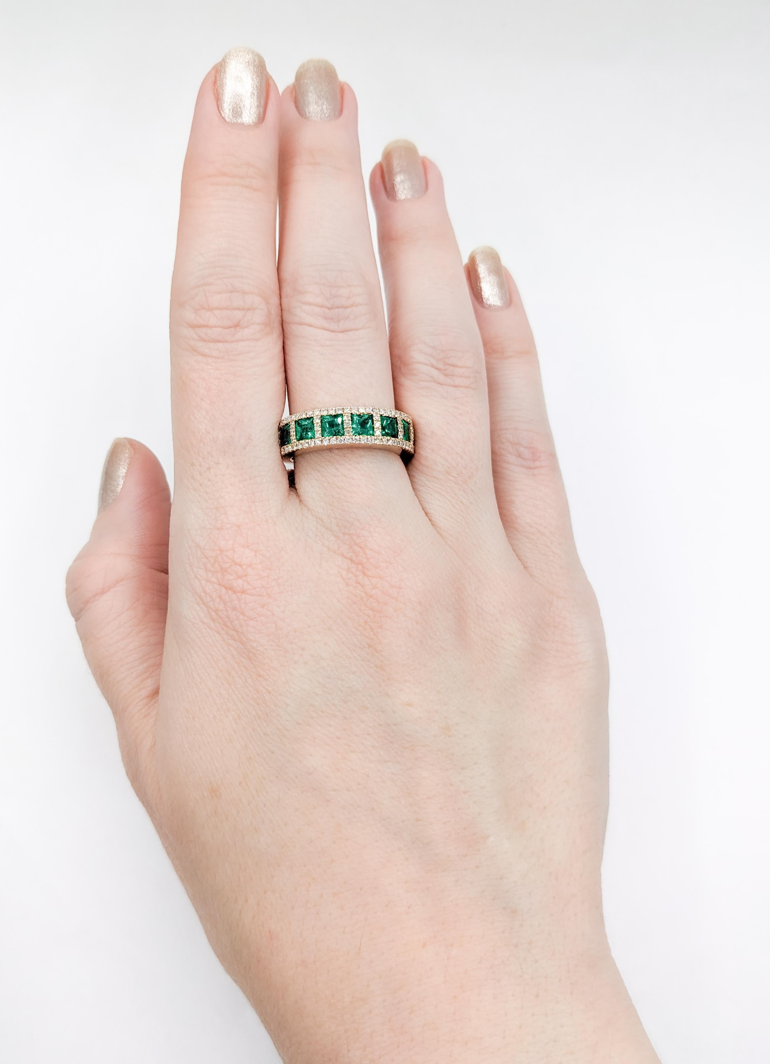 Contemporary Rose Gold Emerald & Diamond Band Ring For Sale