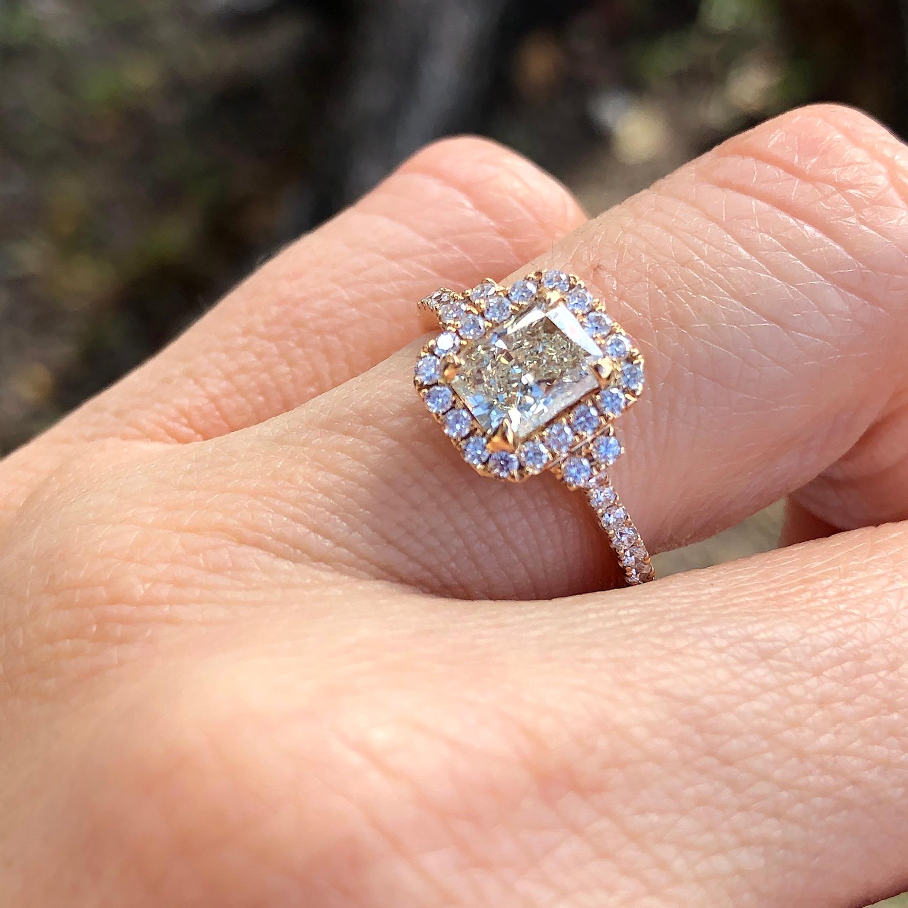 Verlobungsring aus Roségold mit 1 Karat Diamant im Strahlenschliff (Radiantschliff) im Angebot