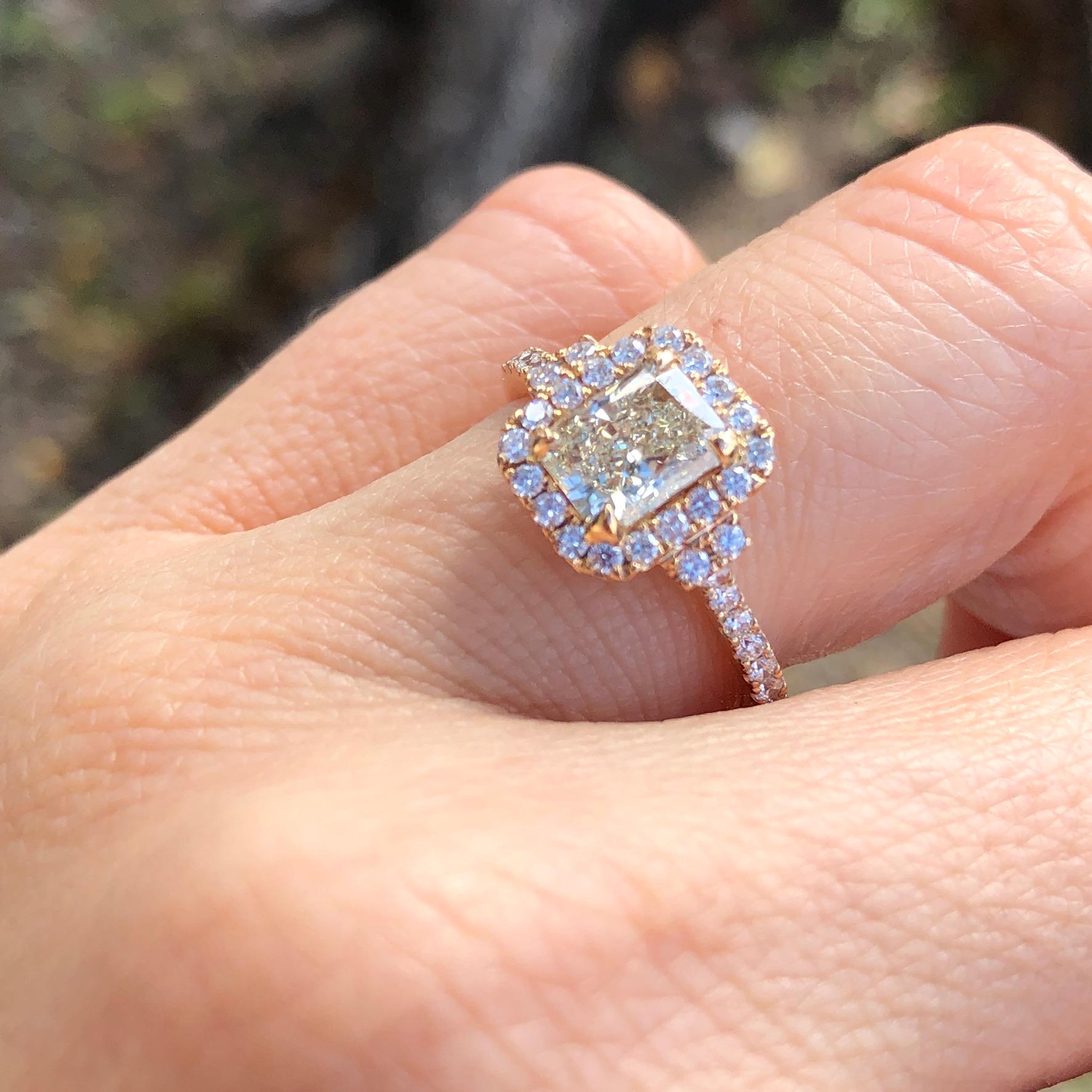 Verlobungsring aus Roségold mit 1 Karat Diamant im Strahlenschliff im Zustand „Neu“ im Angebot in Miami, FL