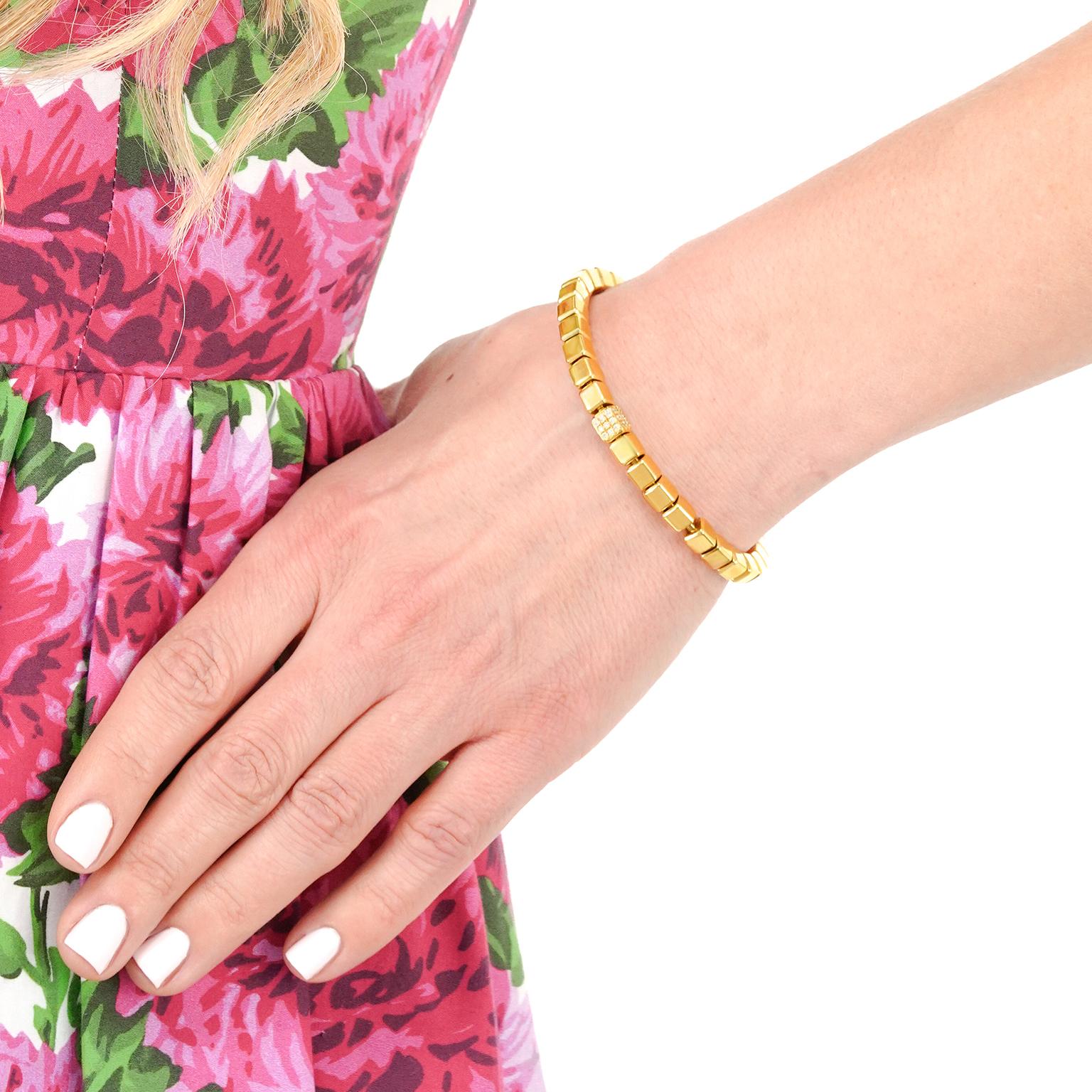 Bracciale flessibile in oro giallo con diamanti In condizioni ottime in vendita a Litchfield, CT