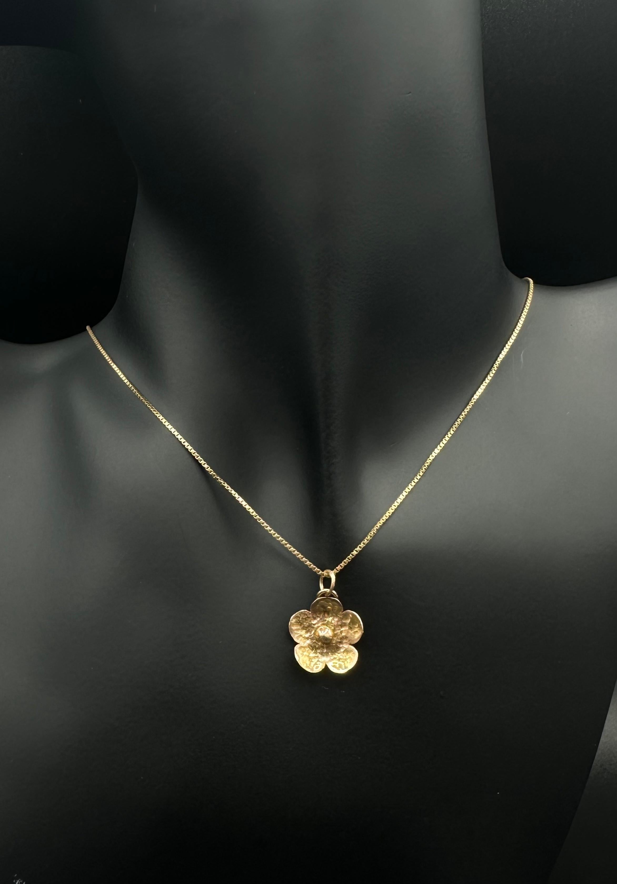 Modern Rose gold Flower Pendant For Sale