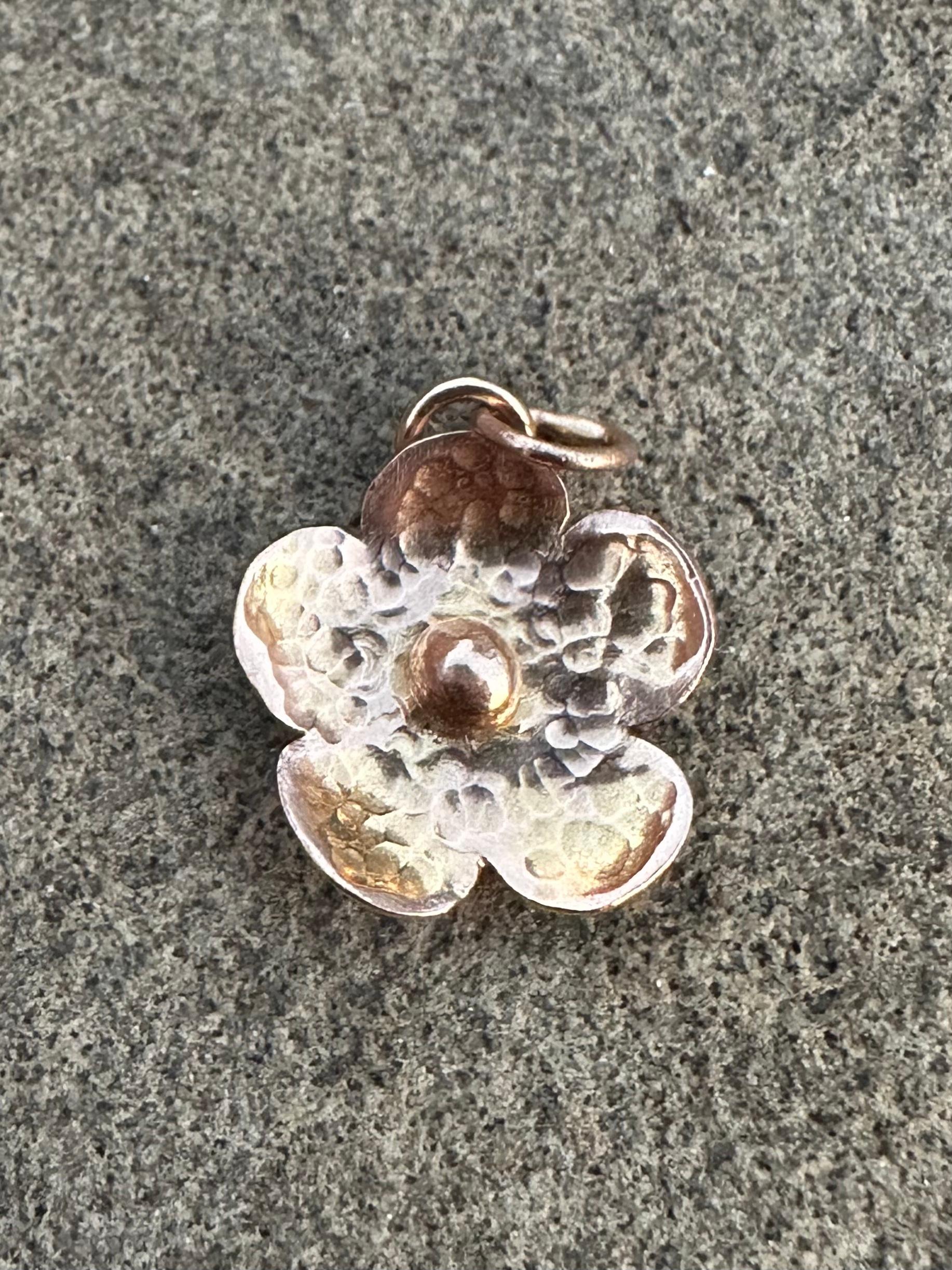 Rose gold Flower Pendant In New Condition For Sale In Plano, TX
