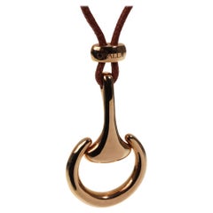 Collier en cuir avec mors de cheval en or rose