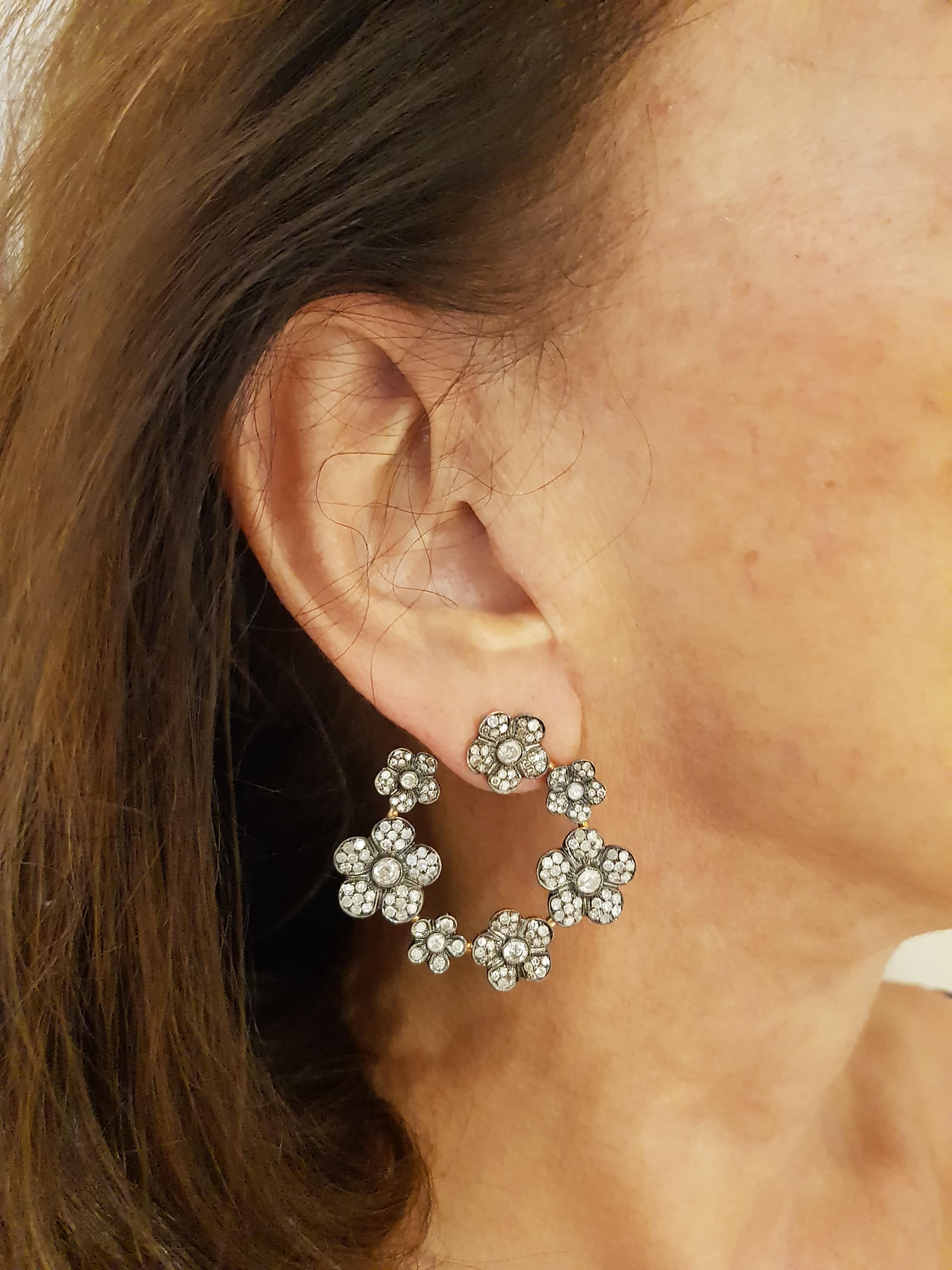Rose Gold Icy Diamond Flower Hoop Earrings In New Condition For Sale In Findikli, Beyoglu