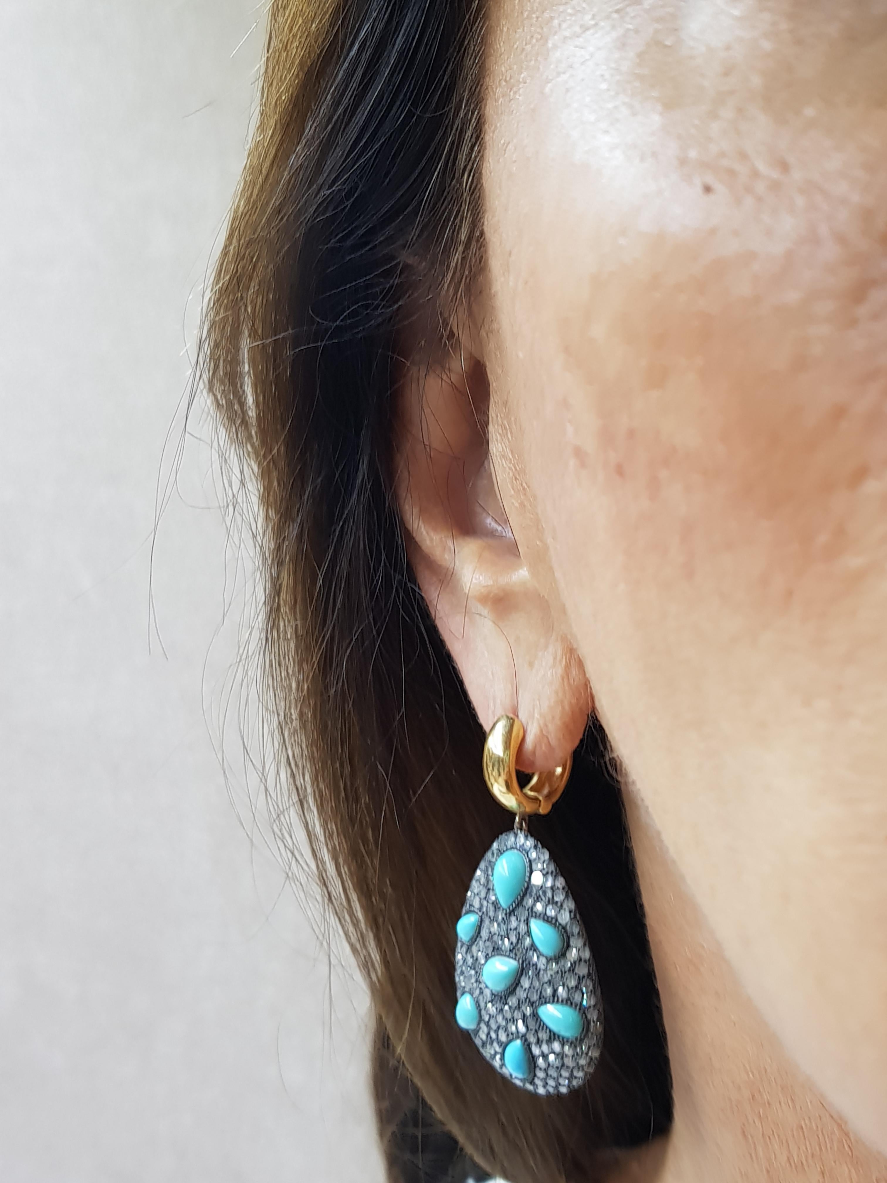 Round Cut Rose Gold Icy Diamond Turquoise Earring For Sale