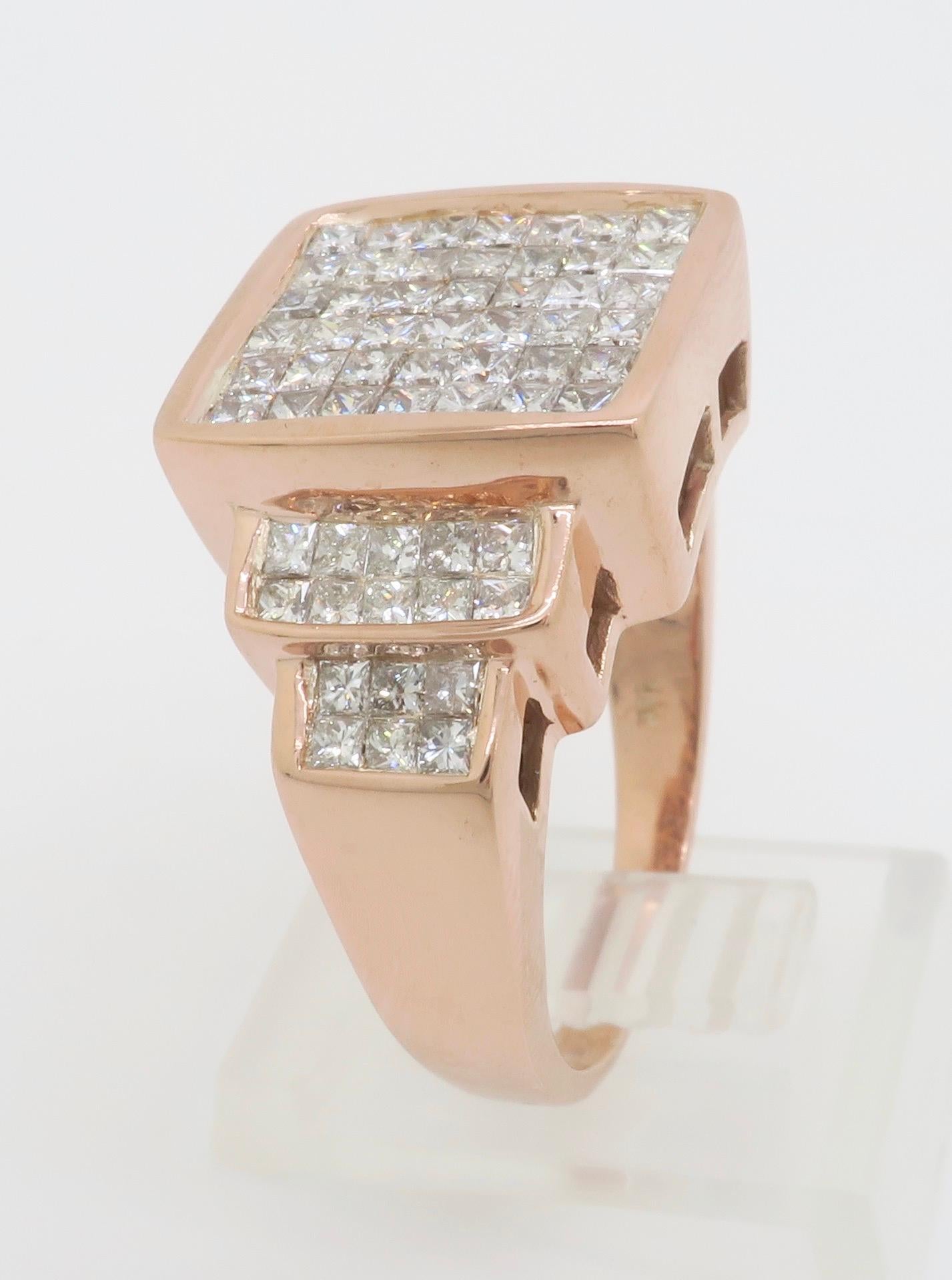 Bague en or rose à sertissage invisible de diamants taille princesse en vente 8