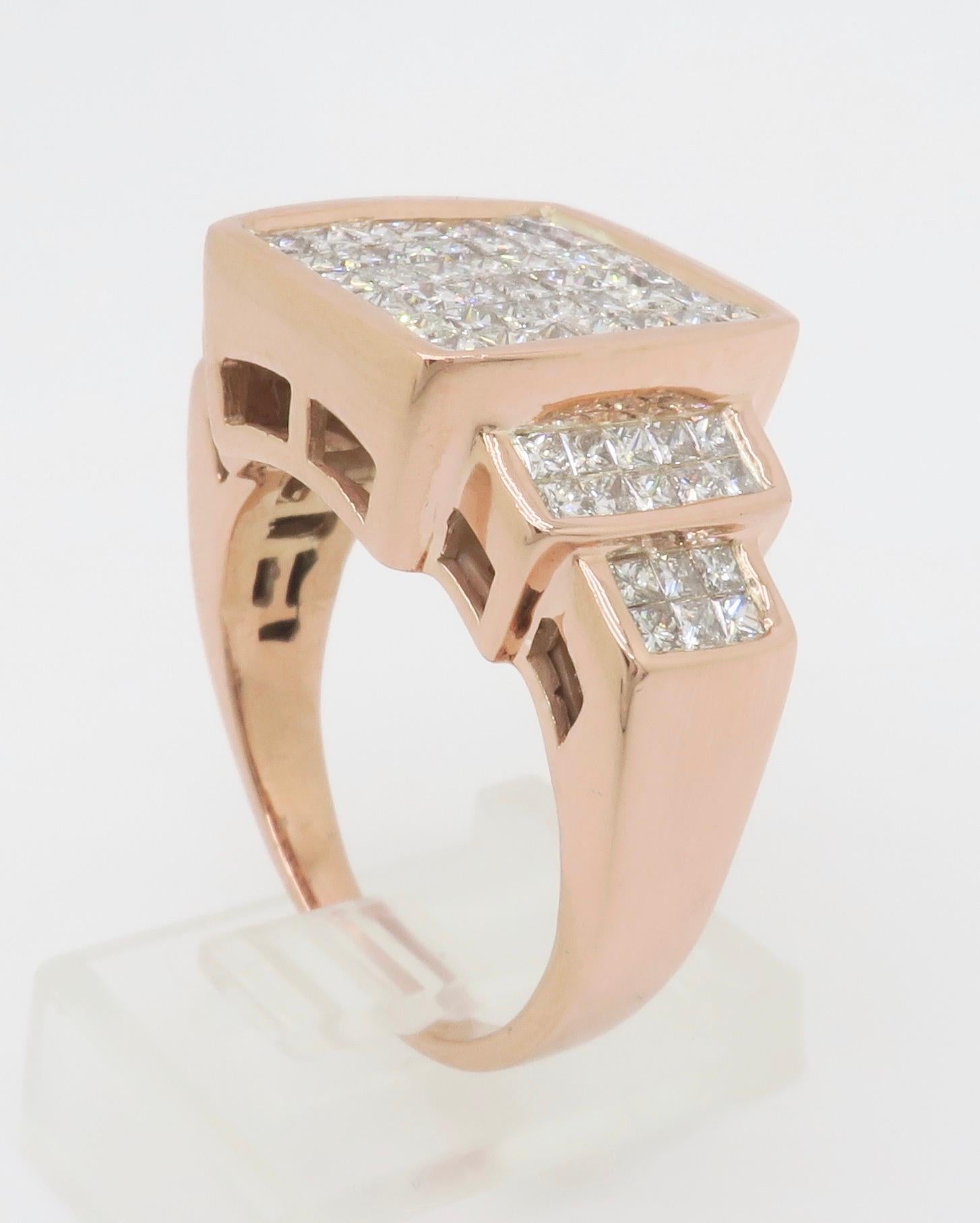 Bague en or rose à sertissage invisible de diamants taille princesse en vente 9