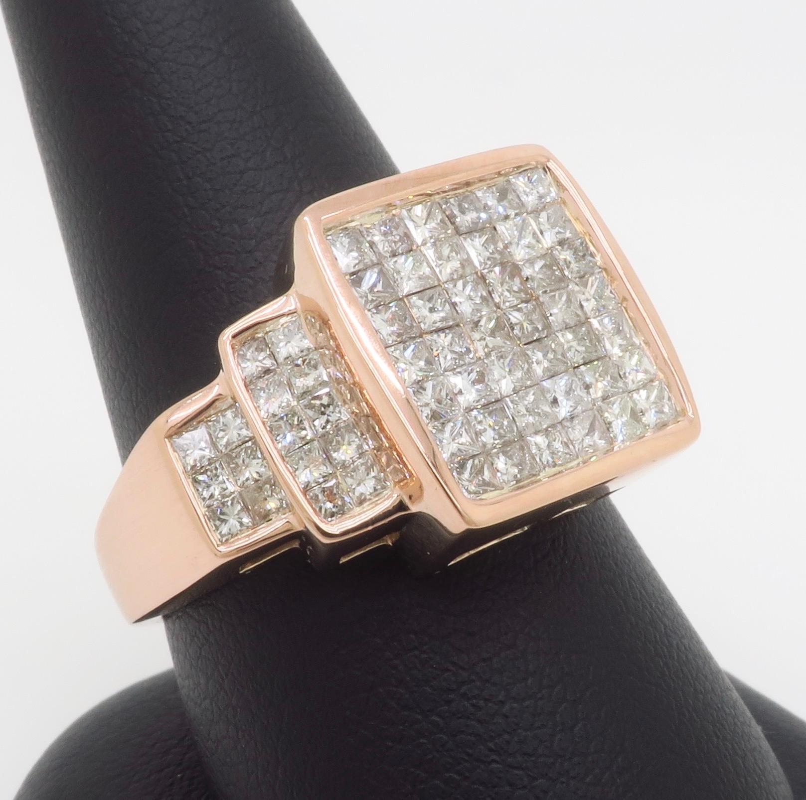 Bague en or rose à sertissage invisible de diamants taille princesse en vente 4