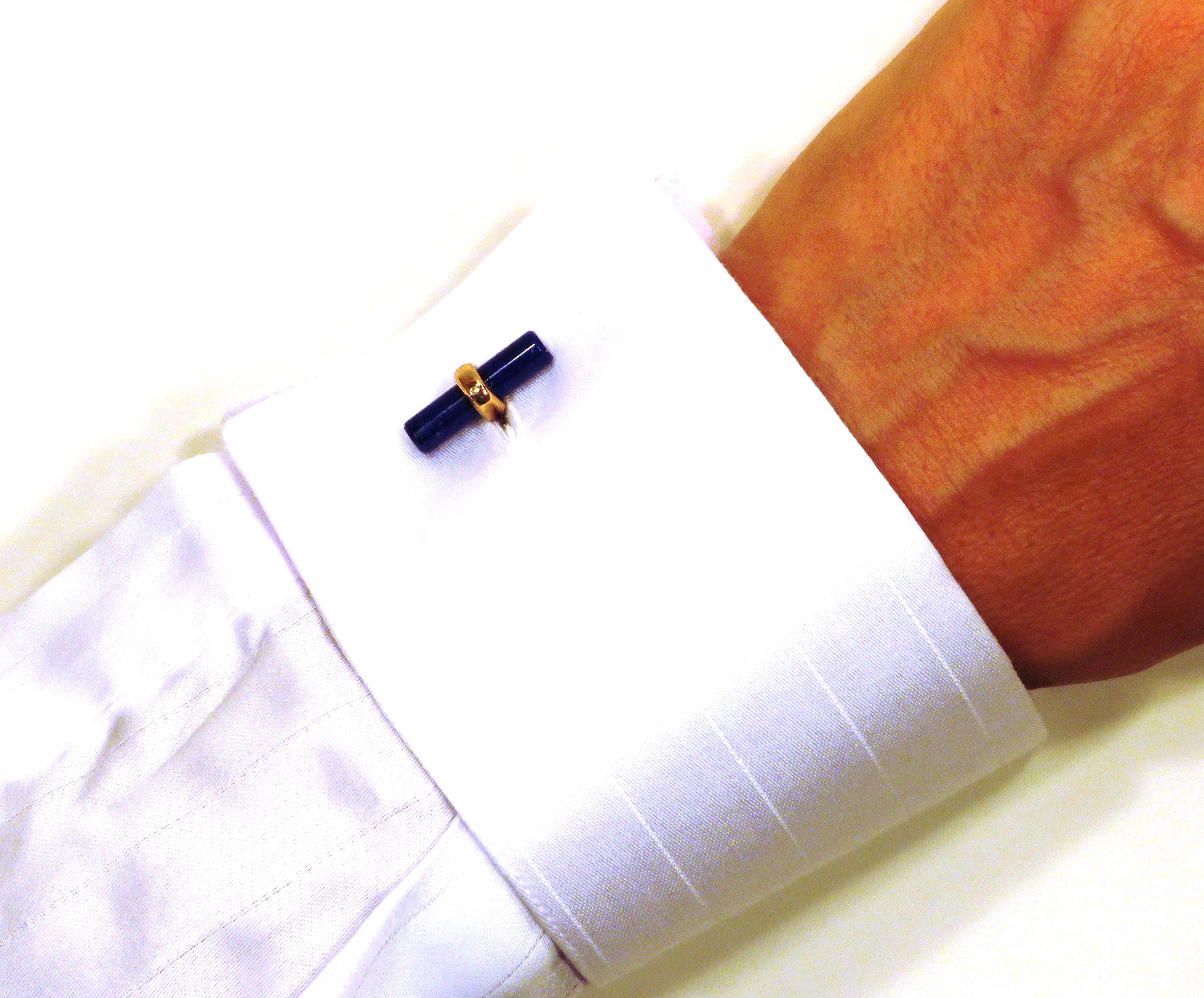 Cufflinks in 9k rose gold with two lapis lazuli bars.
Stones size: length 20 mm - diameter 5 mm (length 0,787402 - diameter 0,19685 inches).
They are stamped with the Italian Gold Mark 375 - 716MI
These cufflinks are also available in my 1stdibs