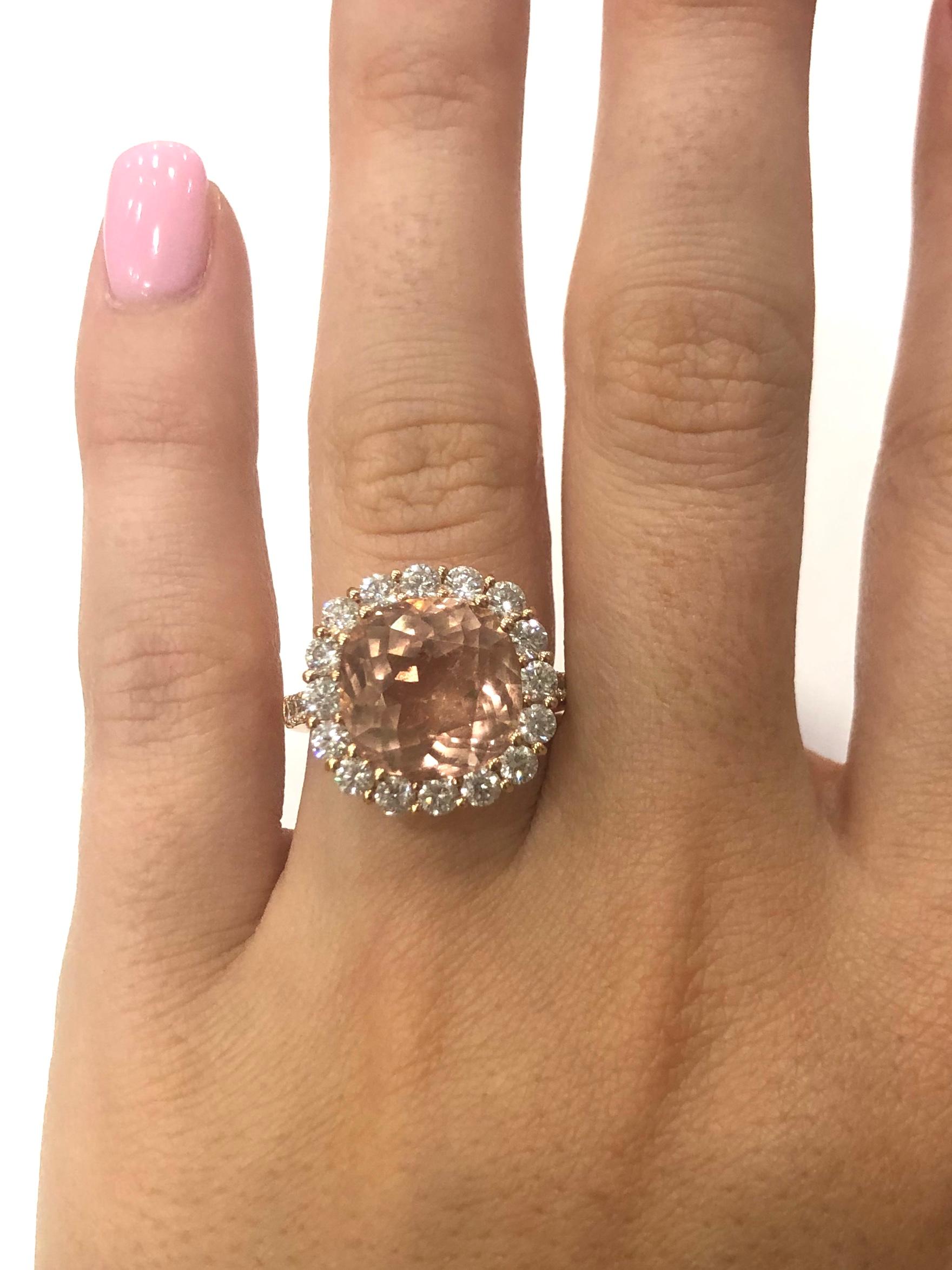 Rose Gold Morganite and Diamond Cluster Ring In Good Condition For Sale In Oxted, Surrey