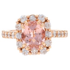 Anello aureola con diamante Morganite in oro rosa 14k Cuscino rettangolare 3,70ctw Fidanzamento