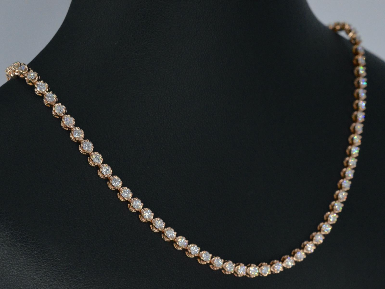 Rose Gold Necklace with 107 Brilliant Cut Diamonds In Excellent Condition For Sale In AMSTELVEEN, NH