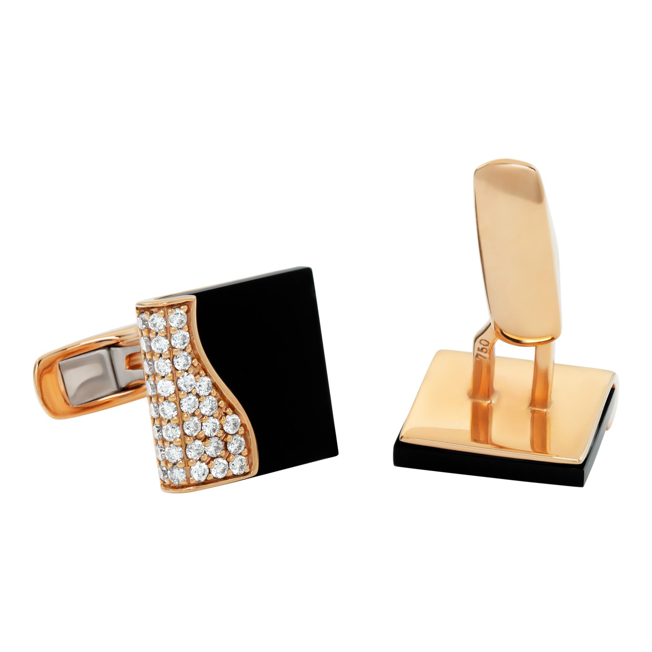 Onyx square cufflinks in 18k rose gold with 0.70 carat in round brilliant ccut pave diamonds (G-H Color, VS Clarity). Cufflinks measure 14mm x 14mm.
