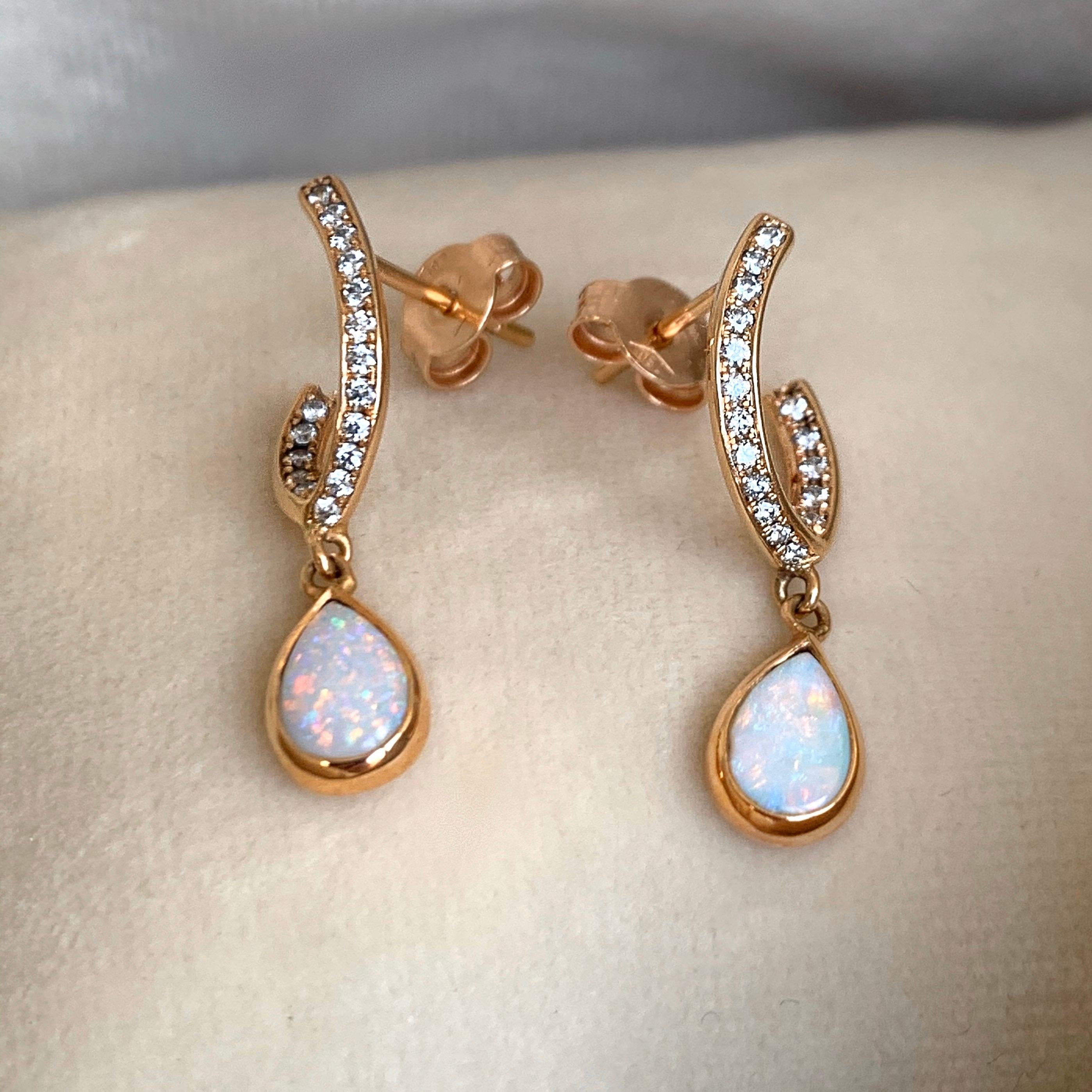 Rose Gold Pave Diamond Opal Drop Earrings In New Condition In Antwerp, BE
