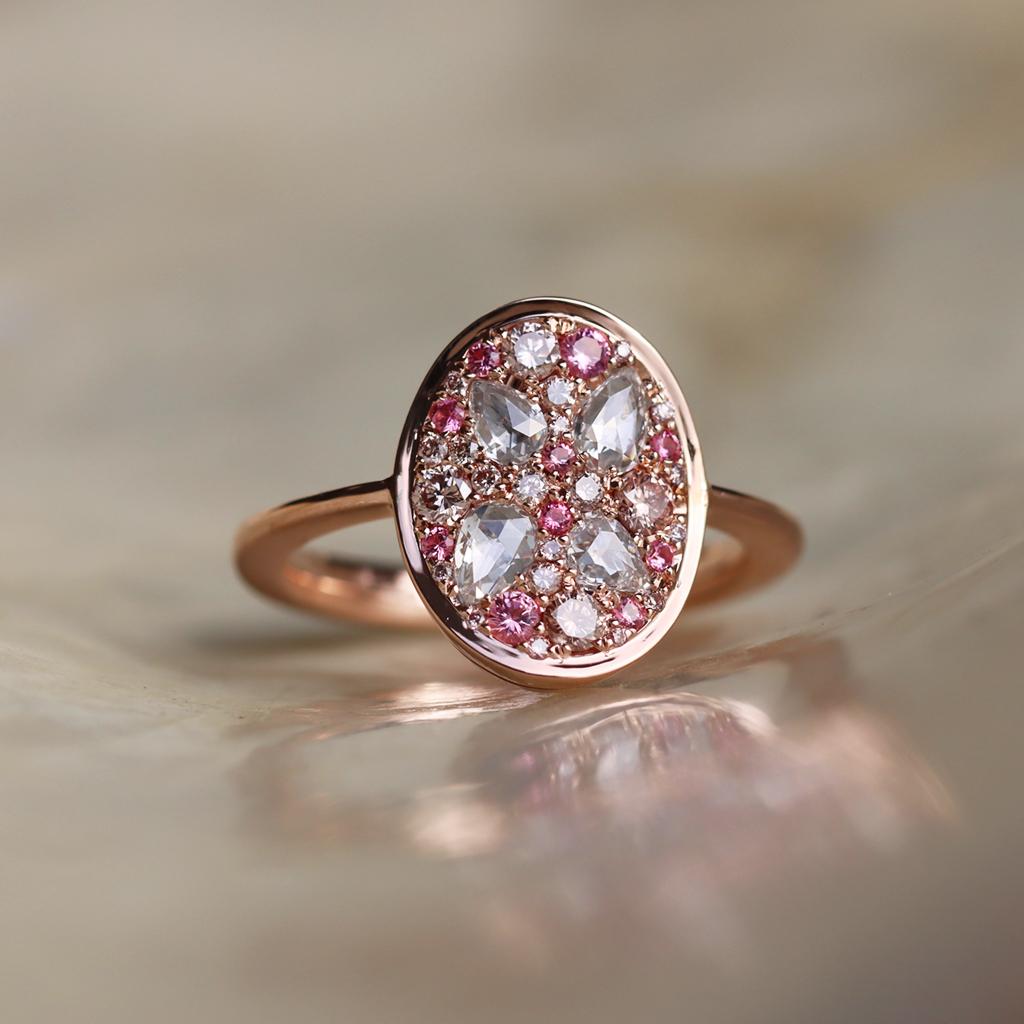 Bague en or rose avec diamant rose taille rose et spinelle rose intense pavé de diamants en vente 5