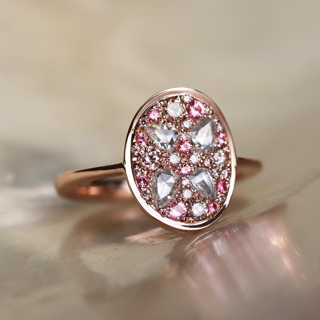 Bague en or rose avec diamant rose taille rose et spinelle rose intense pavé de diamants en vente 6