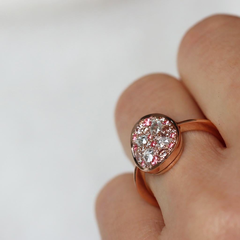 Bague en or rose avec diamant rose taille rose et spinelle rose intense pavé de diamants en vente 9