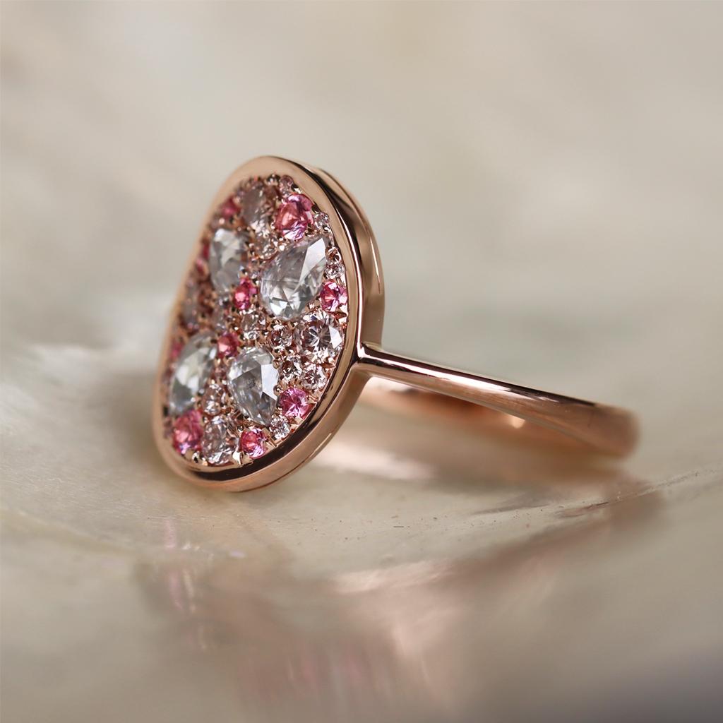 One of a kind Rose Gold Ring in Bright Light Pink Shades, handmade in Belgium by jewellery artist Joke Quick, no casting or printing involved, in 18K Rose gold 6 gram.
Pave set with :
4 X White DEFVVS fancy shape Rose-cut diamonds 0.40 ct.;
9 X