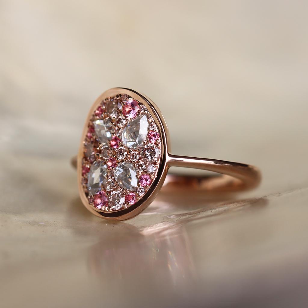 Art nouveau Bague en or rose avec diamant rose taille rose et spinelle rose intense pavé de diamants en vente