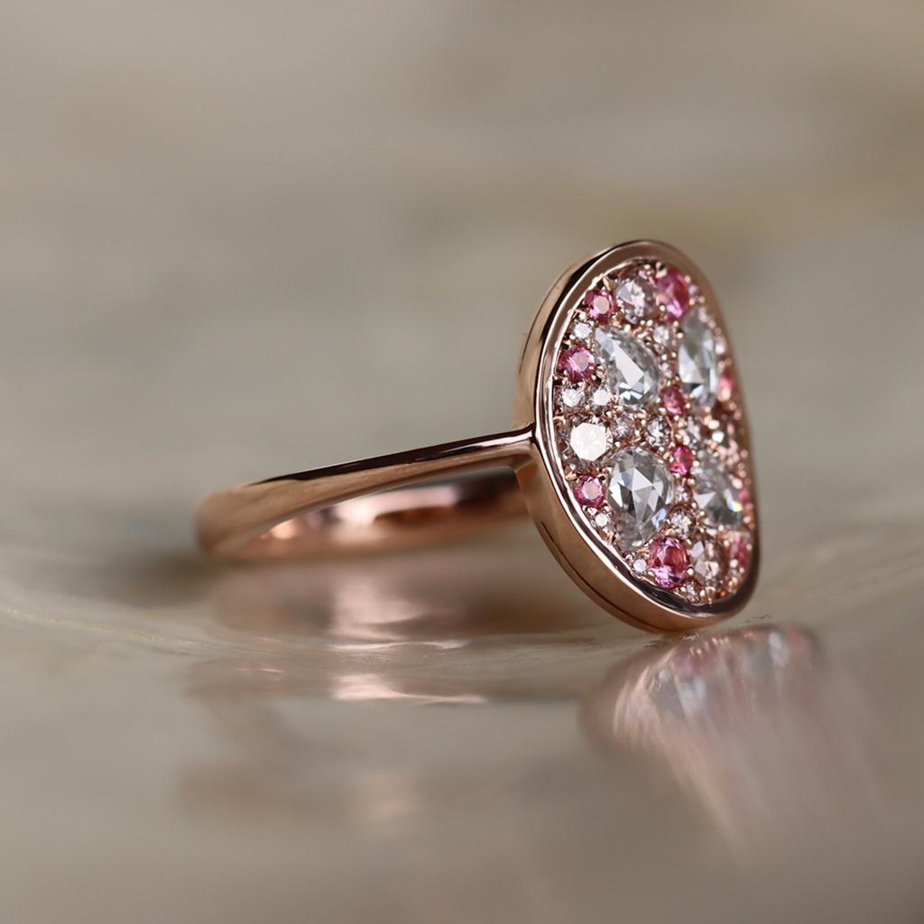 Roségold Rosa Diamant-Rosenschliff-Diamant-Pavé-Ring mit intensiv rosa Spinell (Art nouveau) im Angebot