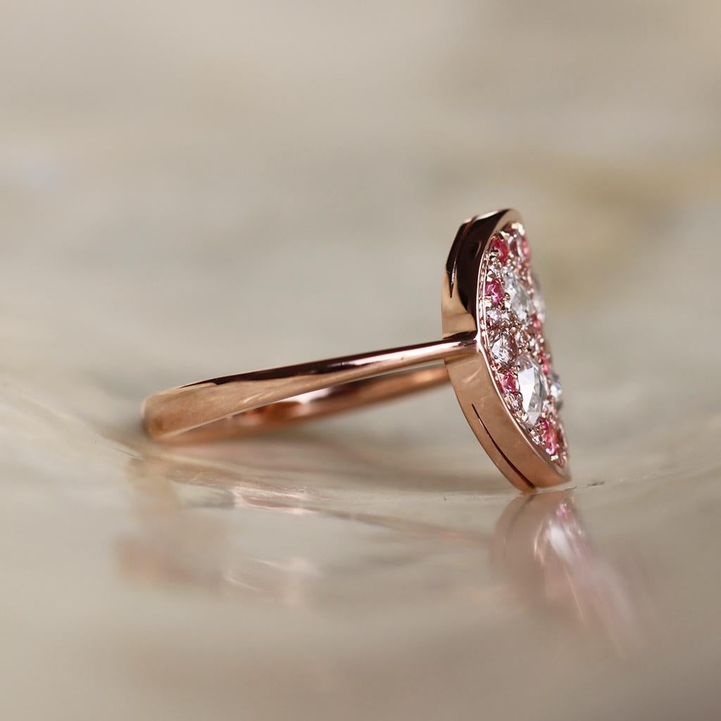 Bague en or rose avec diamant rose taille rose et spinelle rose intense pavé de diamants en vente 1