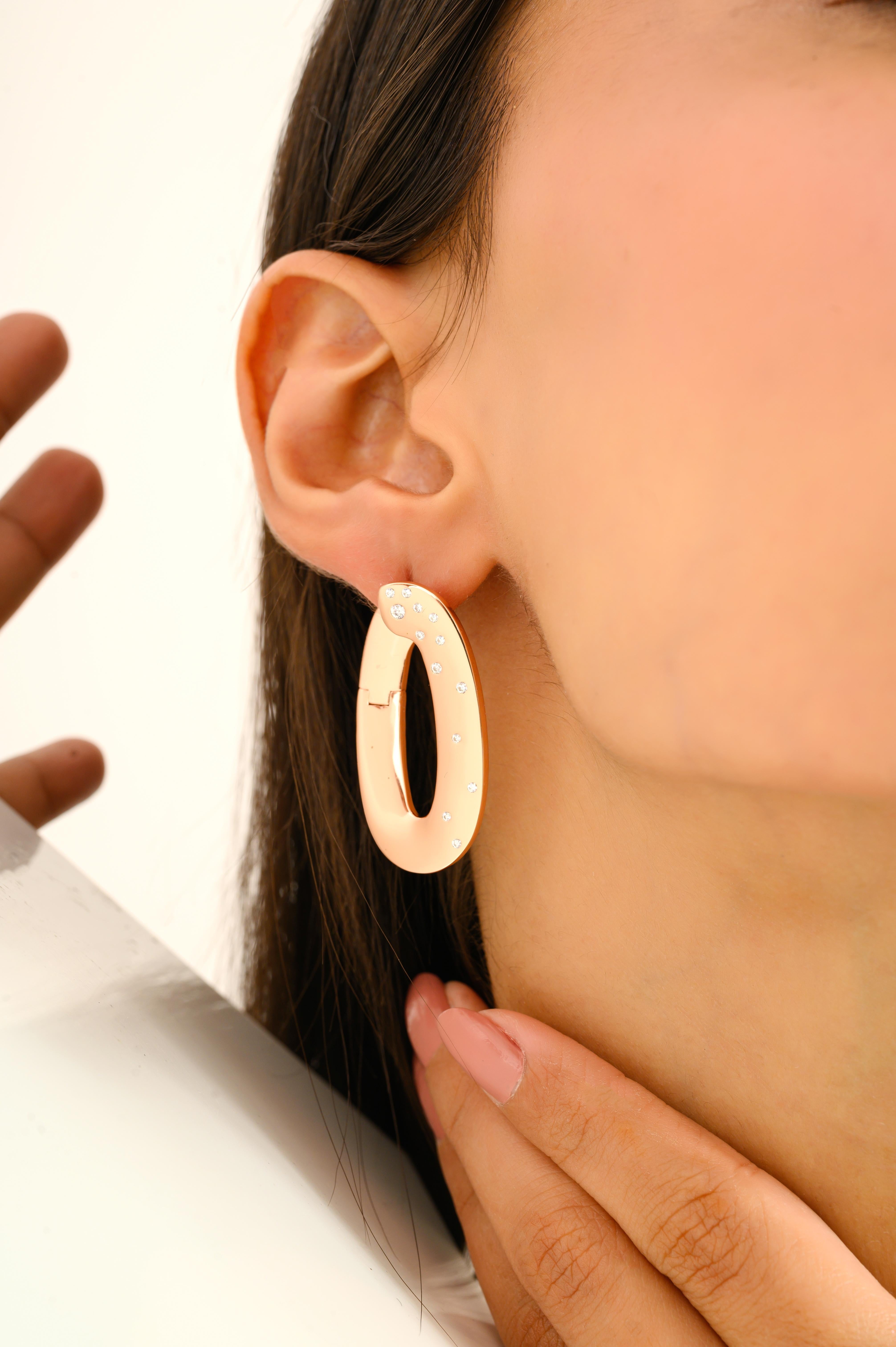 Pendientes geométricos chapados en oro rosa con cierre de bisagra en joyería de plata en venta 2