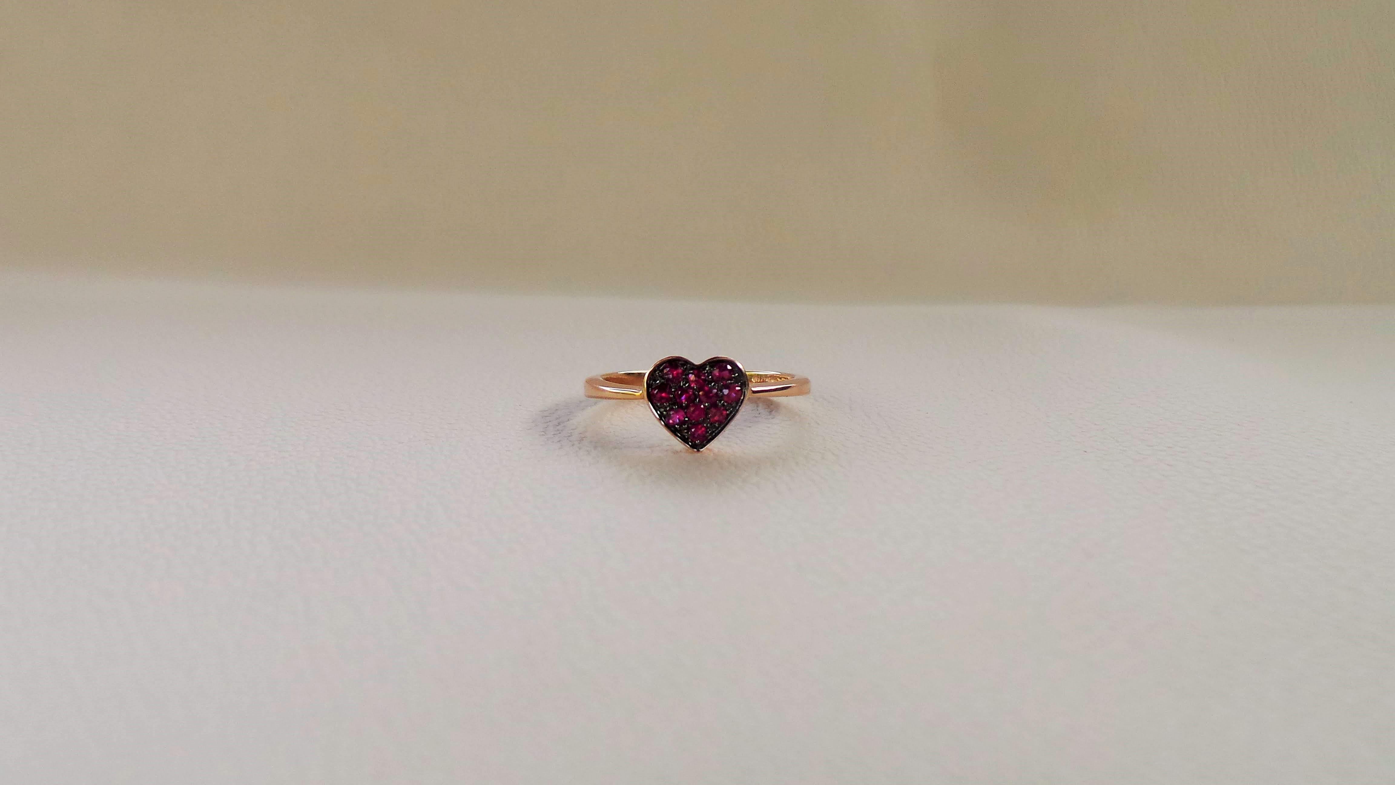 Andrea Macinai design a dedicated collection for engament rings  with red ruby at heart.  
Crafted with clean, contemporary lines, this timeless ring is designed with an pave of ruby in the heart. Modern with a romantic sensibility, this ring