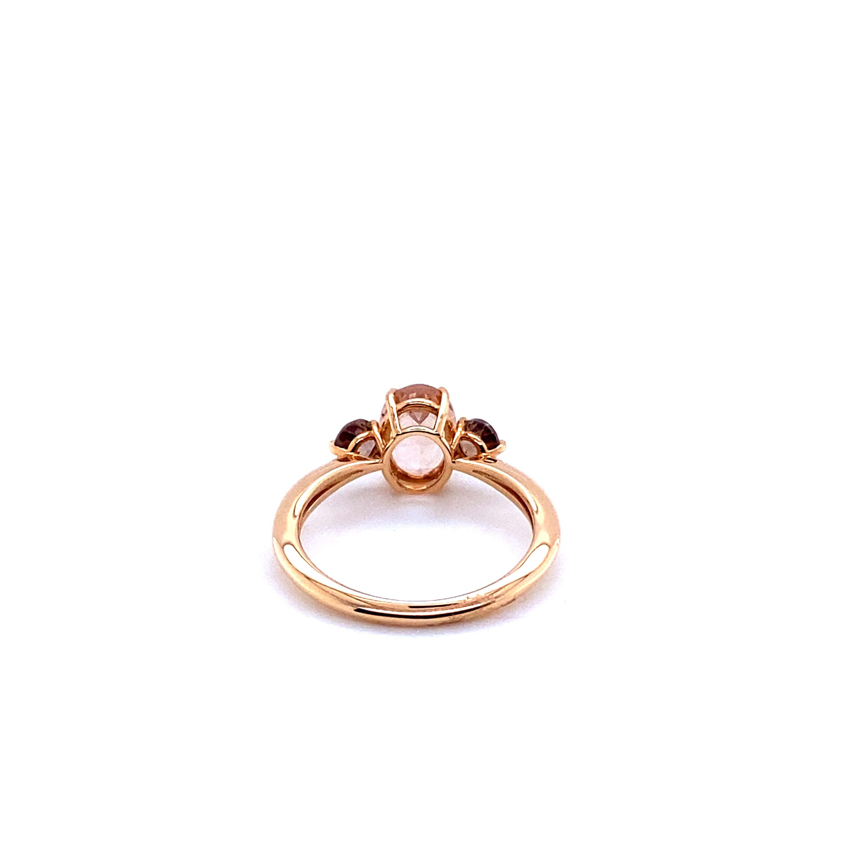 Women's Rose Gold Ring Surmounted by a Morganite and Surrounded by Two Tourmalines For Sale