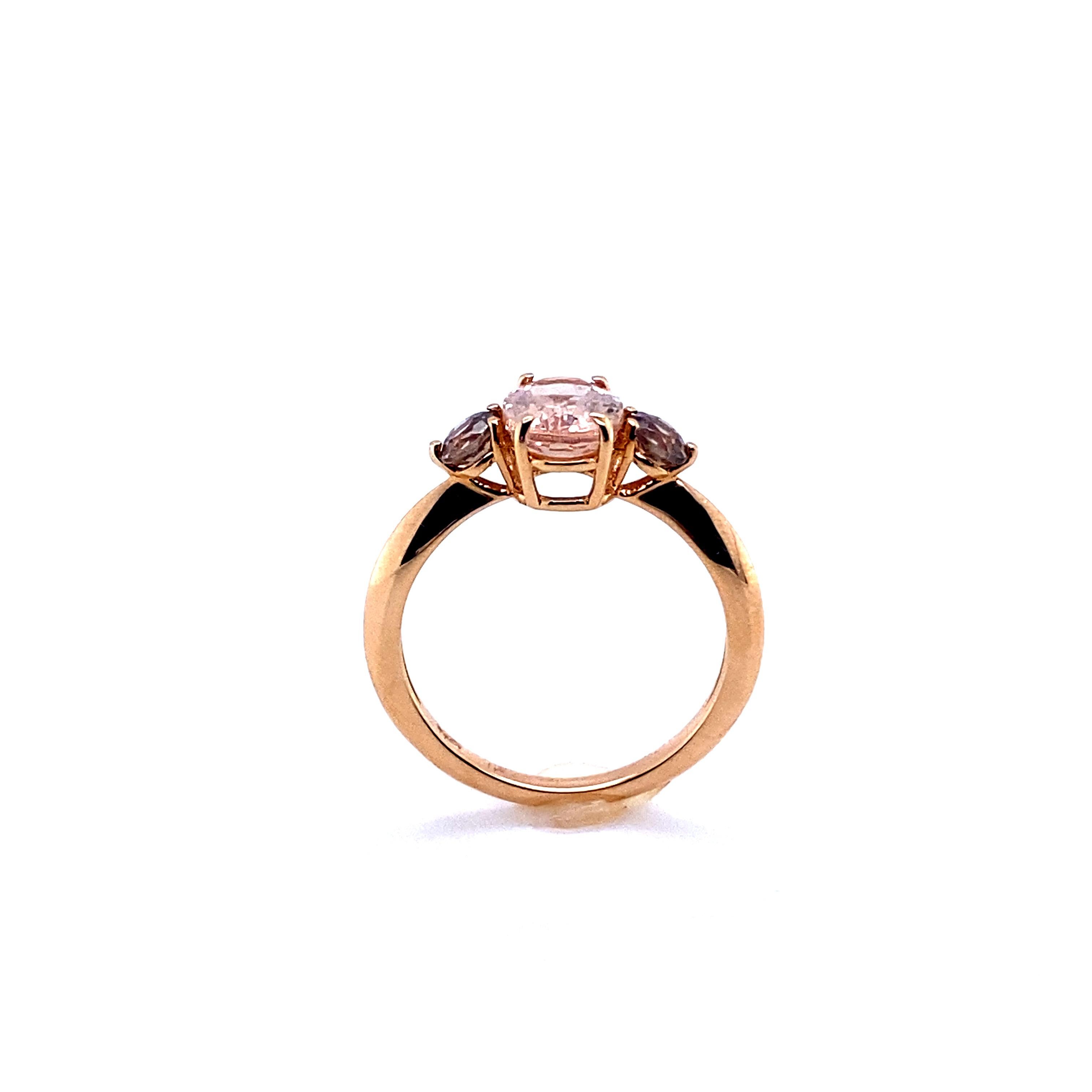Rose Gold Ring Surmounted by a Morganite and Surrounded by Two Tourmalines For Sale 1