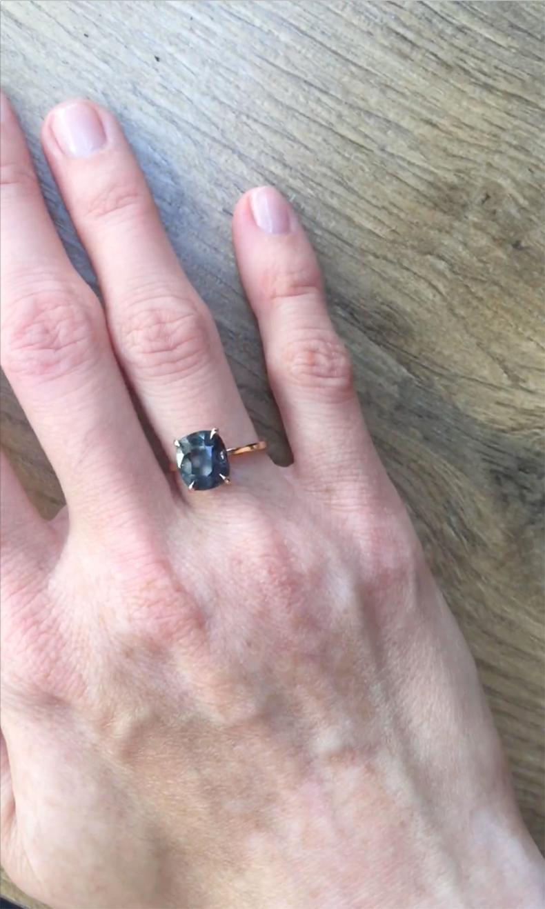 Rose Gold Tea Ring with Purple Spinel In New Condition For Sale In Berlin, DE