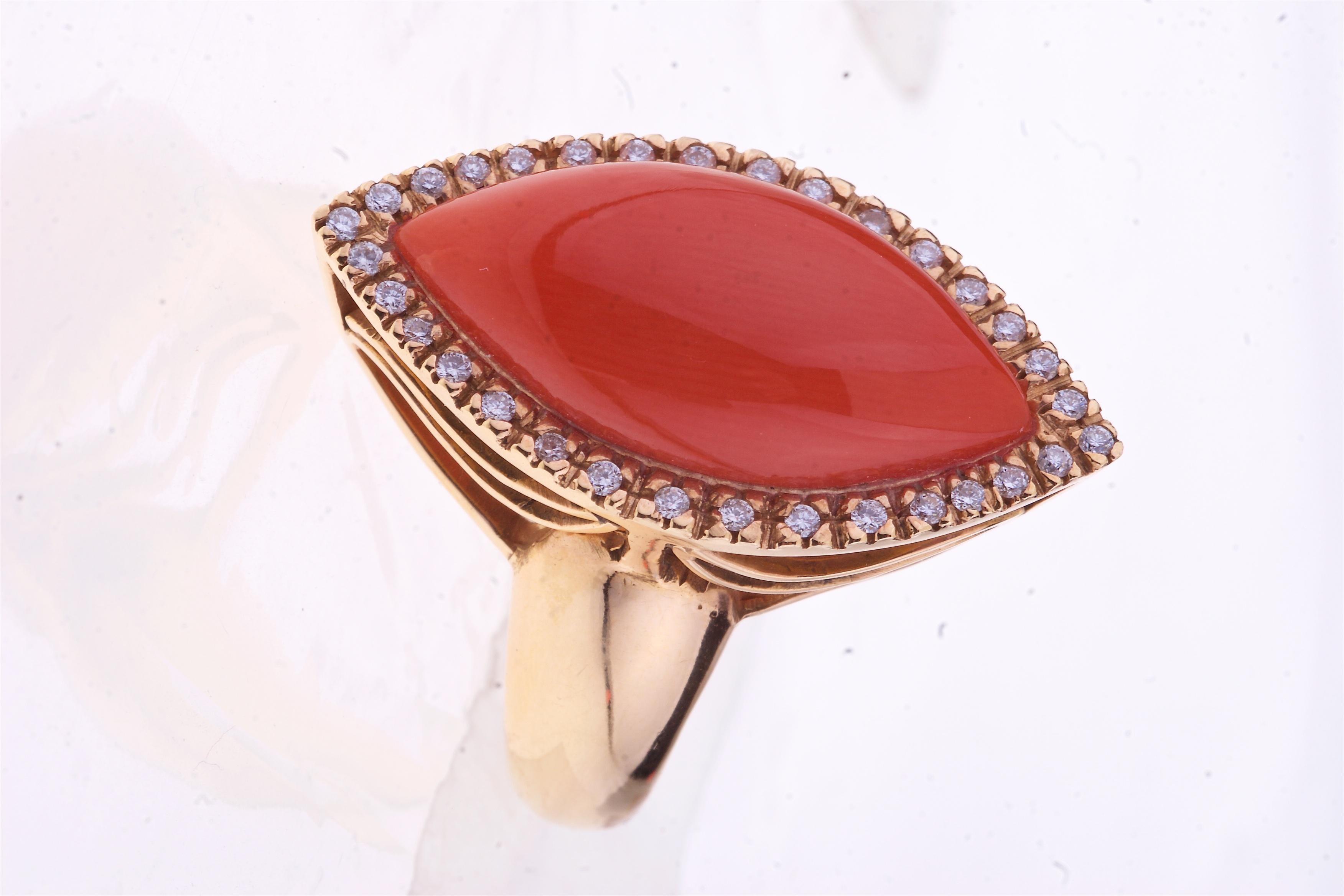 Rose Gold Ring with Marquise Mediterranean Coral and Diamond Border In New Condition For Sale In Roma, IT