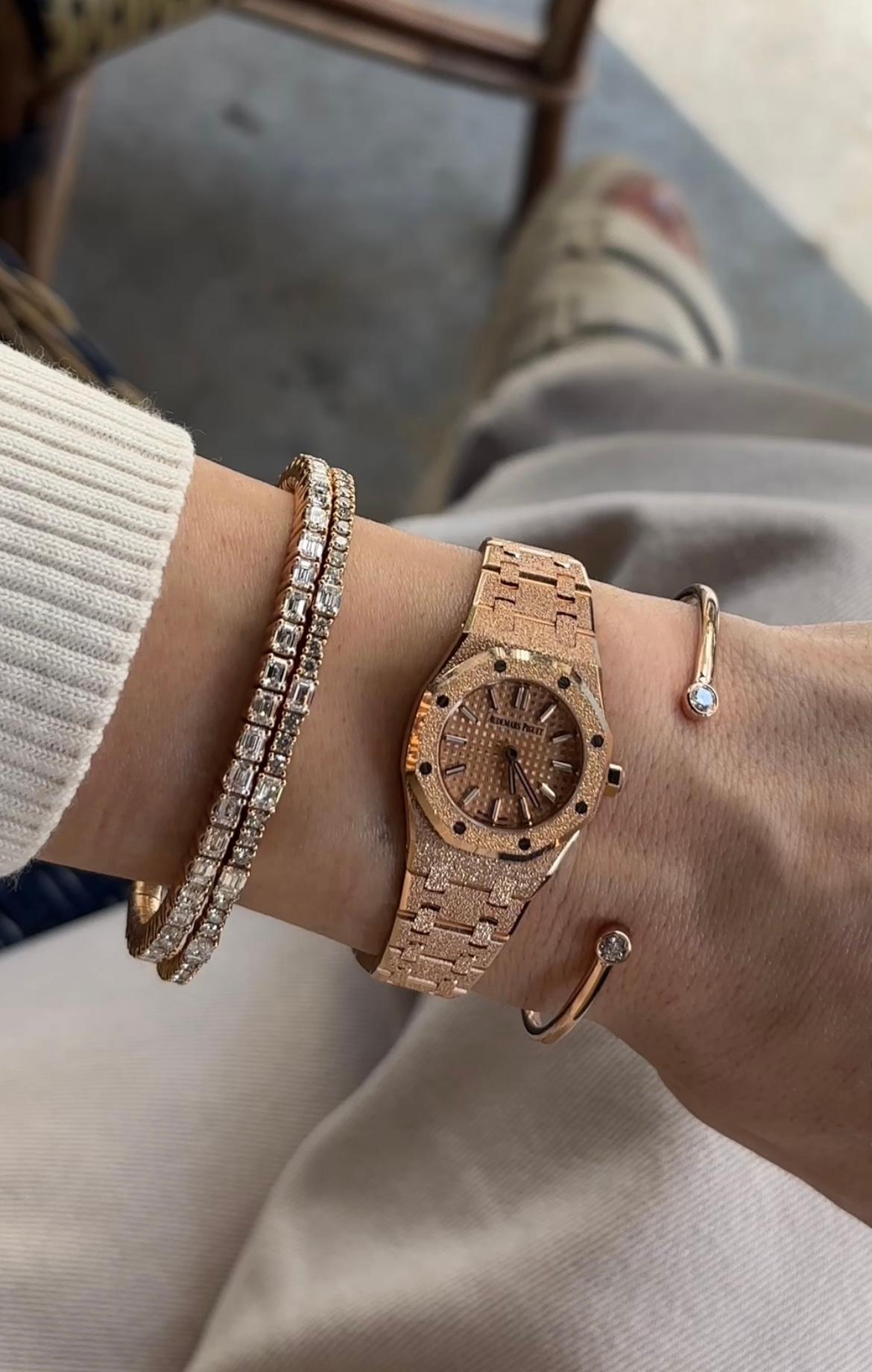 Pulsera de oro rosa con diamantes redondos y talla esmeralda Corte redondo en venta