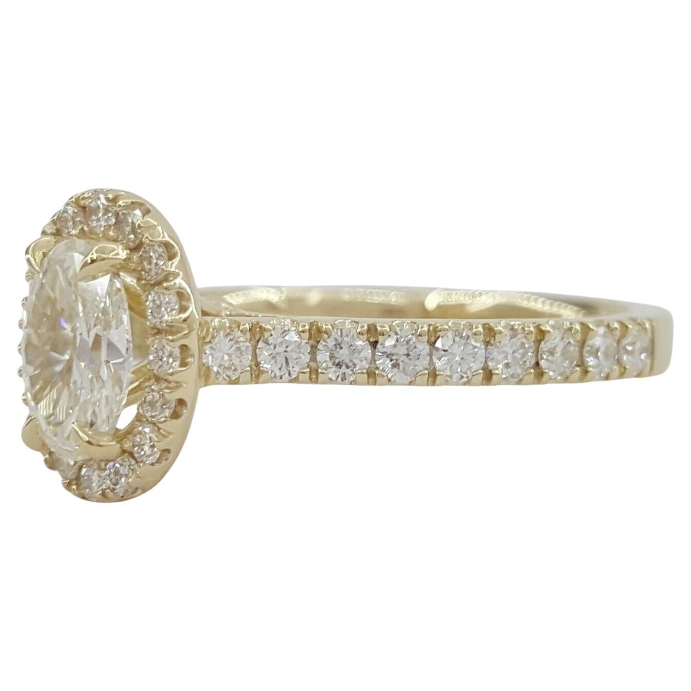 Bague de fiançailles en or rose avec halo de diamants ronds taille brillant Neuf - En vente à Rome, IT