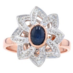 14 Karat Roségold Blumenring mit Saphir und Diamant, ovaler Cabochon-Schliff, 0,68 Karat