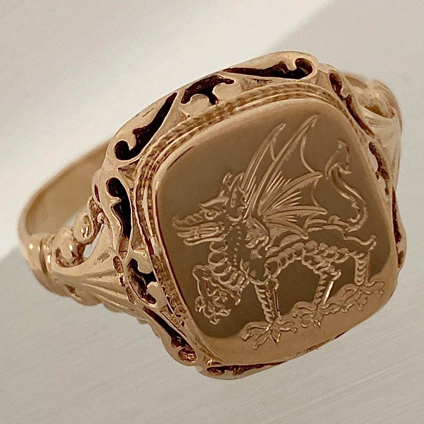 Rose Gold Signet Ring with Hand-Engraved Dragon Passant In Excellent Condition In Sherman Oaks, CA