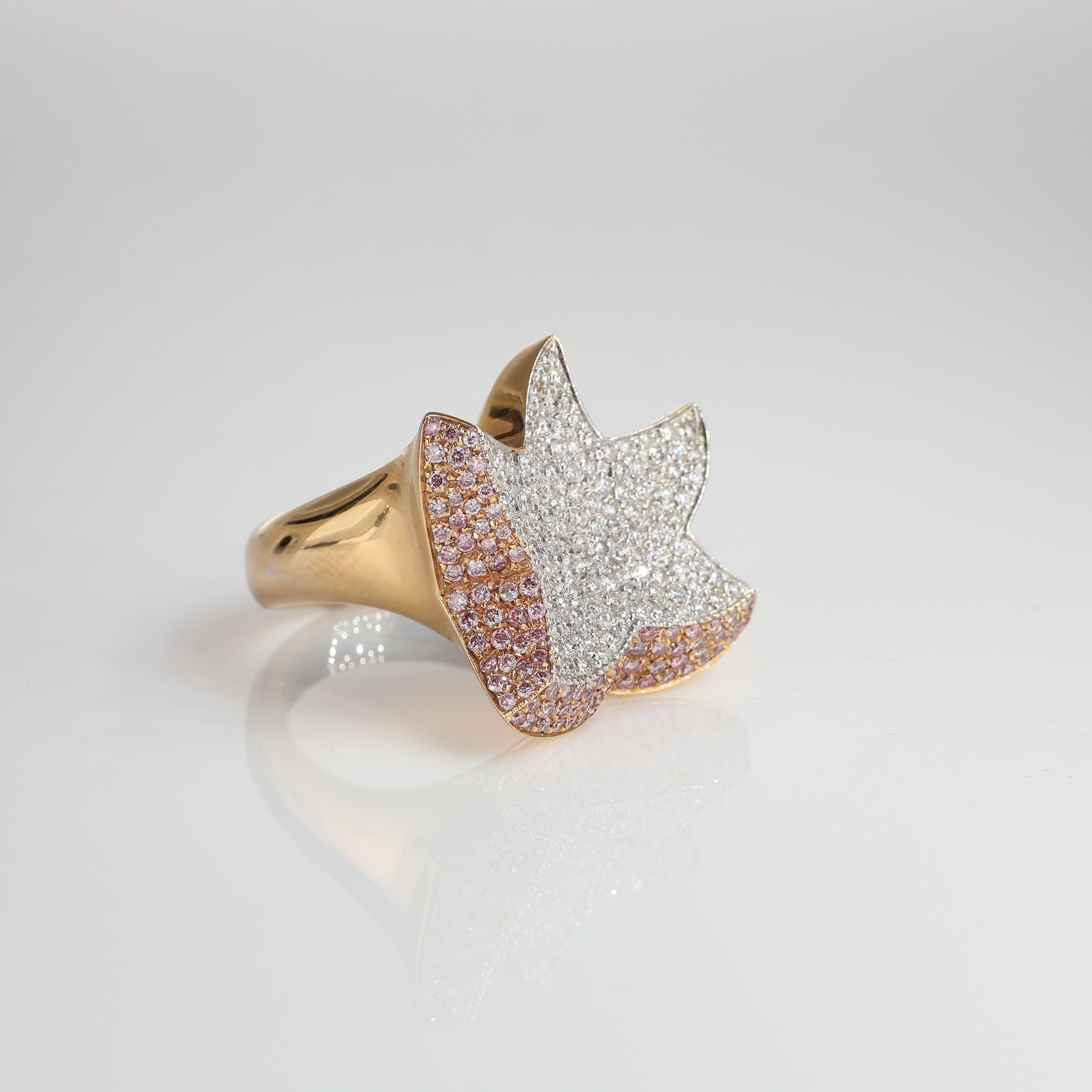 Brilliant Cut Rose Gold Star-Shaped Band Ring with White and Pink Diamond Pavé For Sale