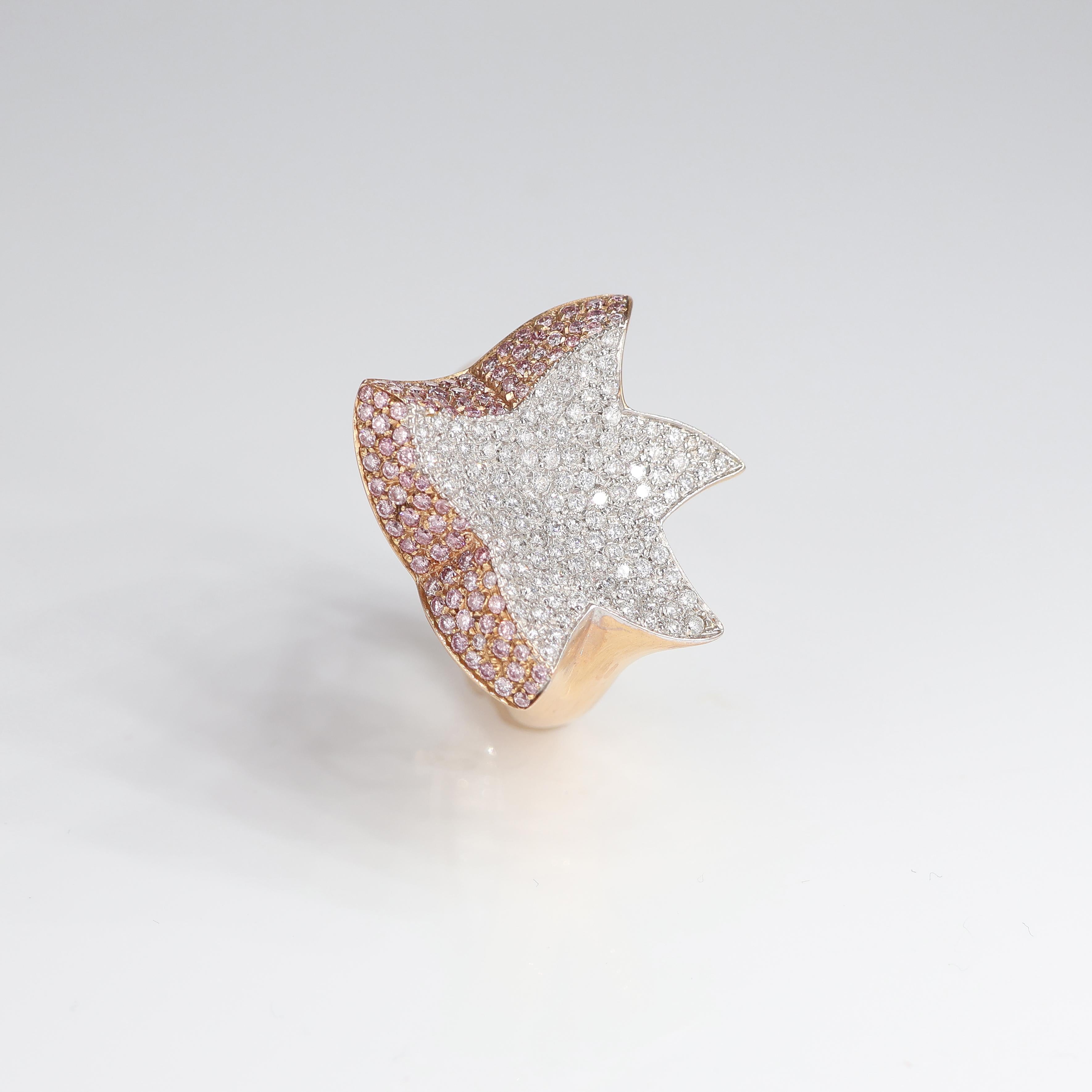 Rose Gold Star-Shaped Band Ring with White and Pink Diamond Pavé For Sale 2