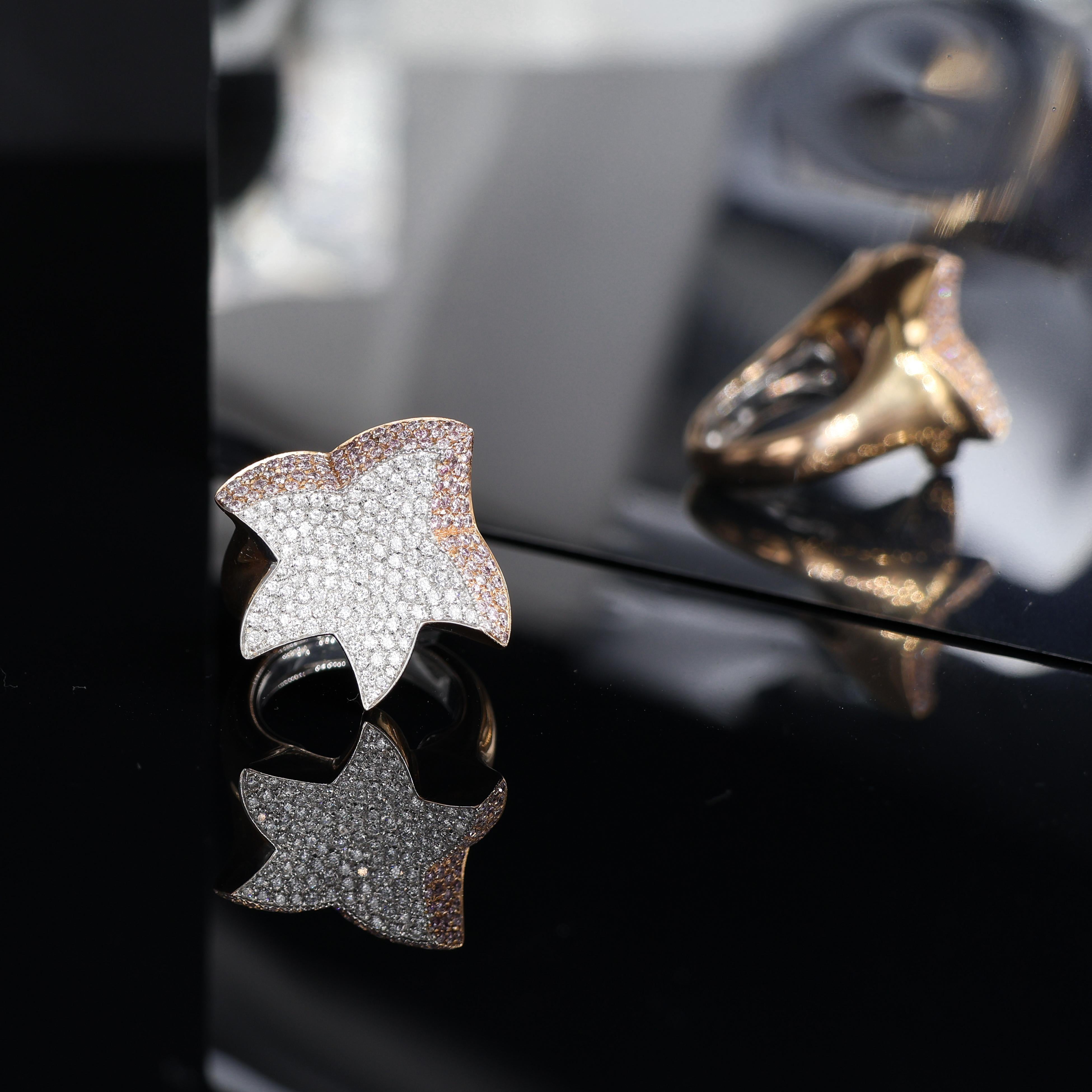 Rose Gold Star-Shaped Band Ring with White and Pink Diamond Pavé For Sale 3