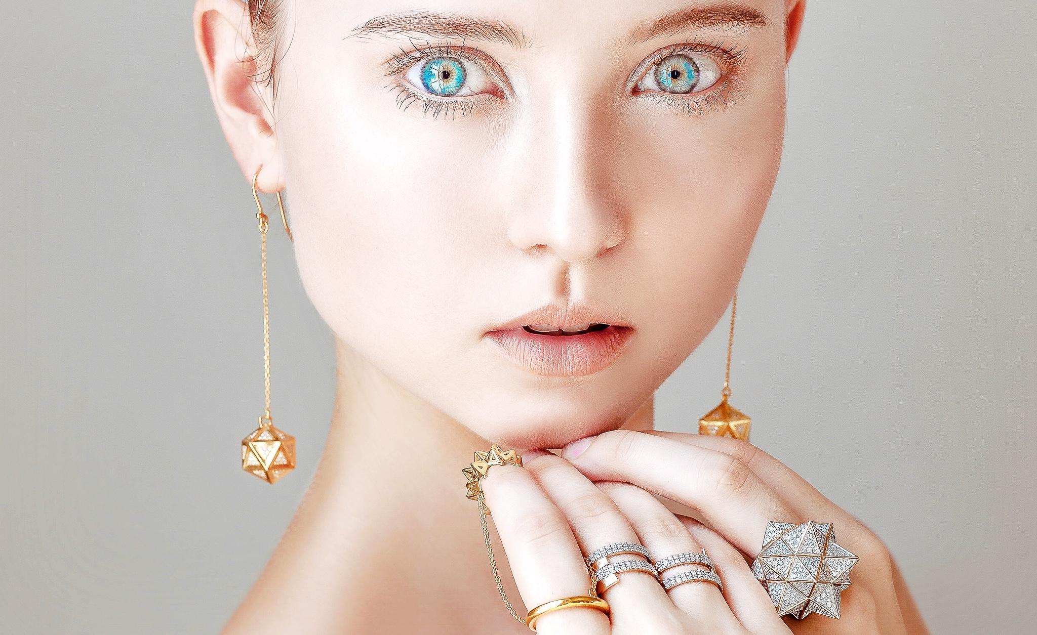 Moderne Bague Tetra étoile en or rose et diamants en vente