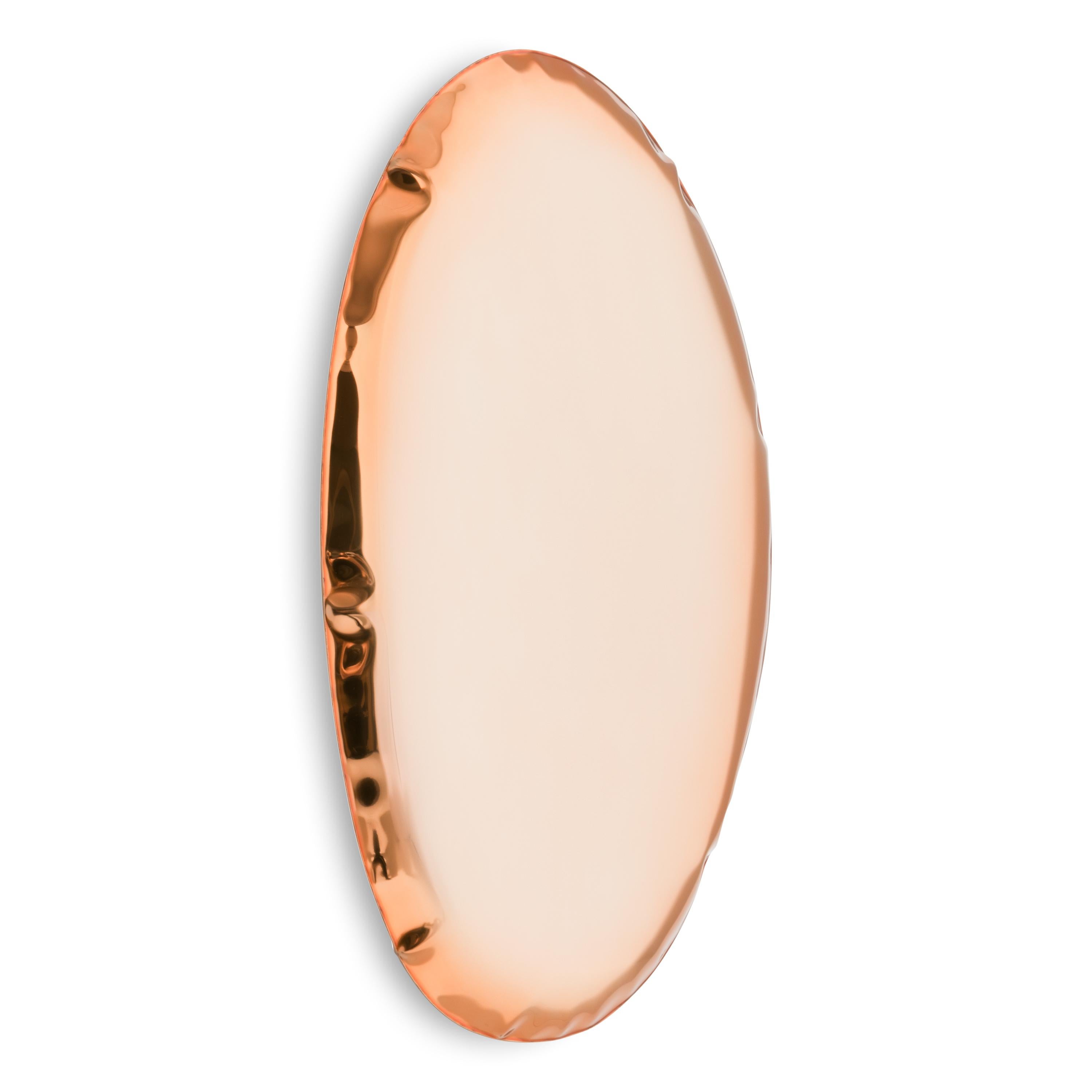 Specchio da parete tafla O5 in oro rosa di Zieta
Dimensioni: P 6 x L 40 x H 60 cm 
Materiale: acciaio inossidabile.
Finitura: Oro rosa. 
Finiture disponibili: acciaio inossidabile, bianco opaco, zaffiro/emeraldo, zaffiro, smeraldo, blu spaziale