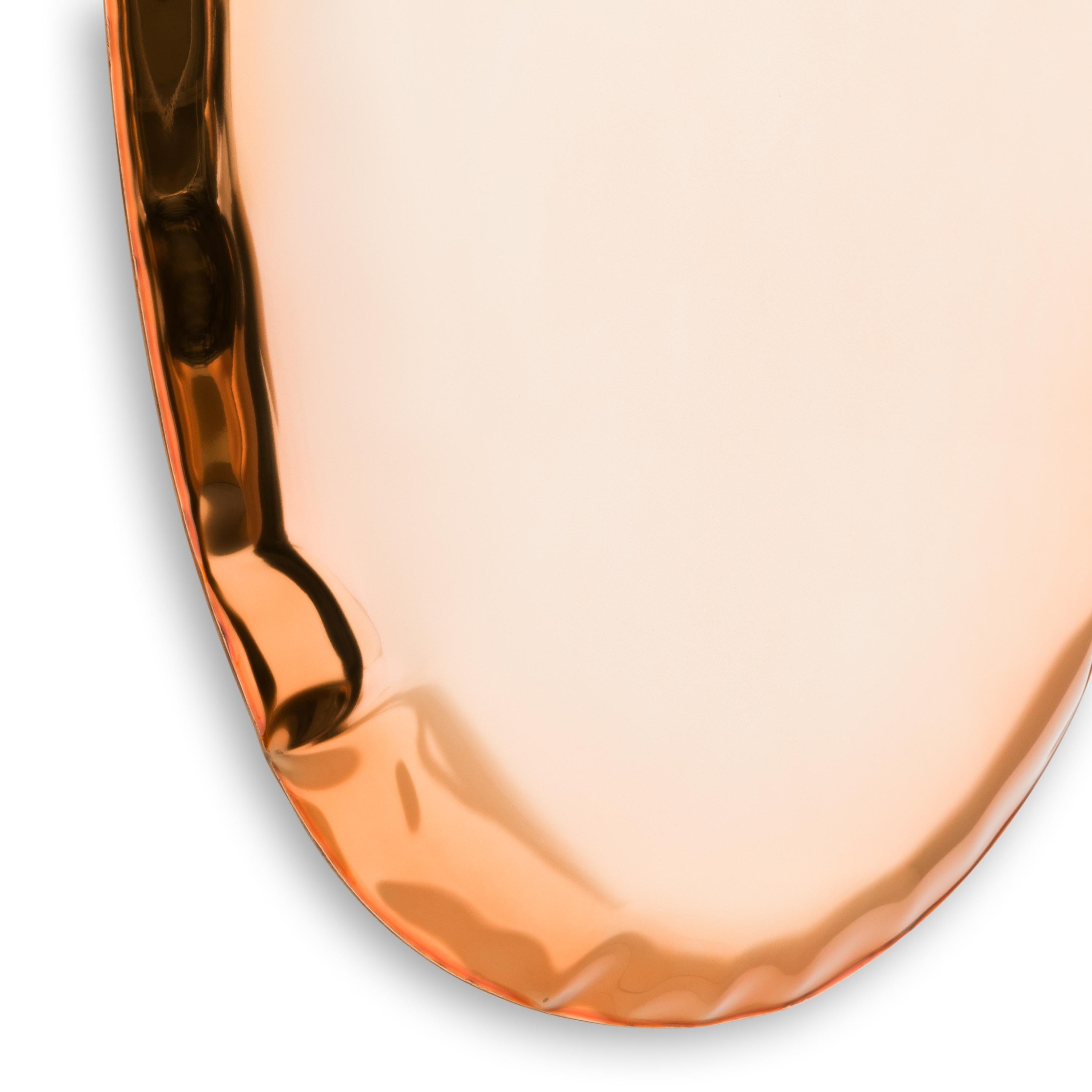 Polacco Specchio da parete Tafla O5 in oro rosa di Zieta in vendita