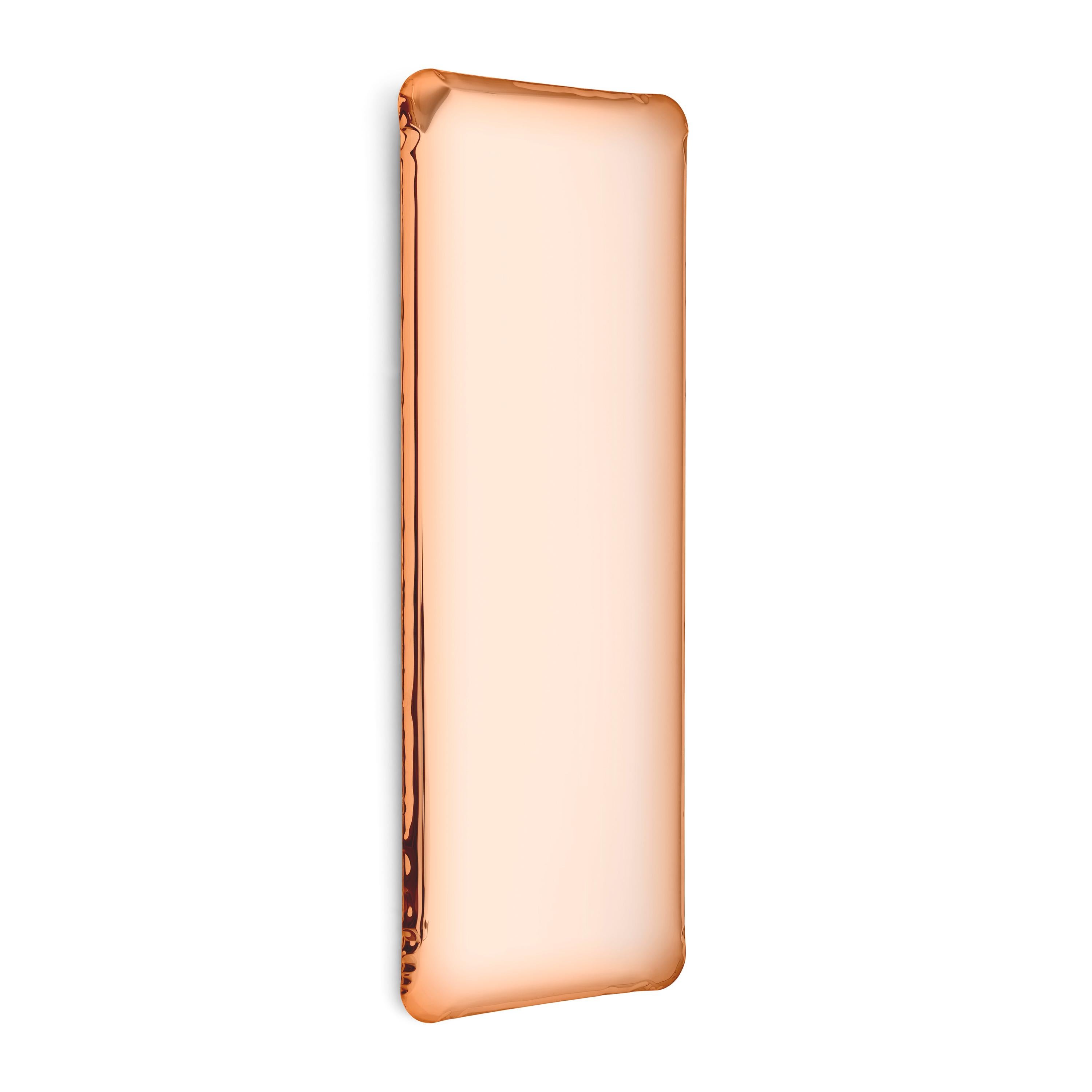 Miroir mural sculptural Tafla Q1 doré par Zieta
Dimensions : D 6 x L 60 x H 180 cm 
Matériau : Acier inoxydable. 
Finition : Or rose. 
Disponible en finitions : Acier inoxydable, Deep Space Blue, Emerald, Sapphire, Sapphire/Emerald, Dark Matter, Red