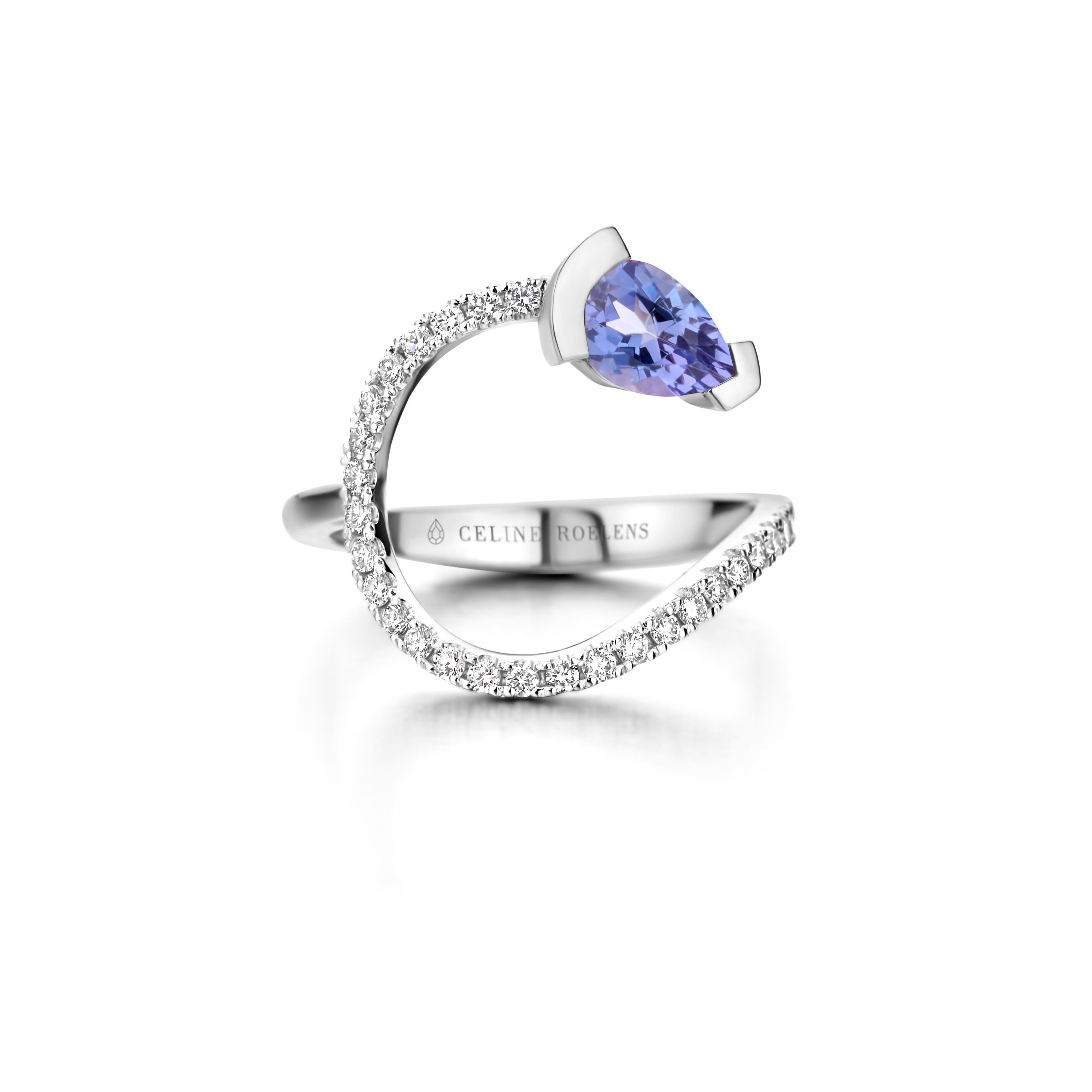 ADELINE curved ring in 18Kt rose gold set with a pear shaped Tanzanite and 0,33 Ct of white brilliant cut diamonds - VS F quality.