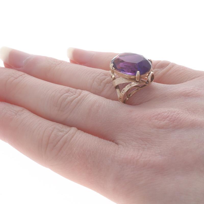 Rose Gold Vintage Amethyst Cocktail Solitaire Bypass Ring - 14k Oval 9.00ct In Excellent Condition For Sale In Greensboro, NC