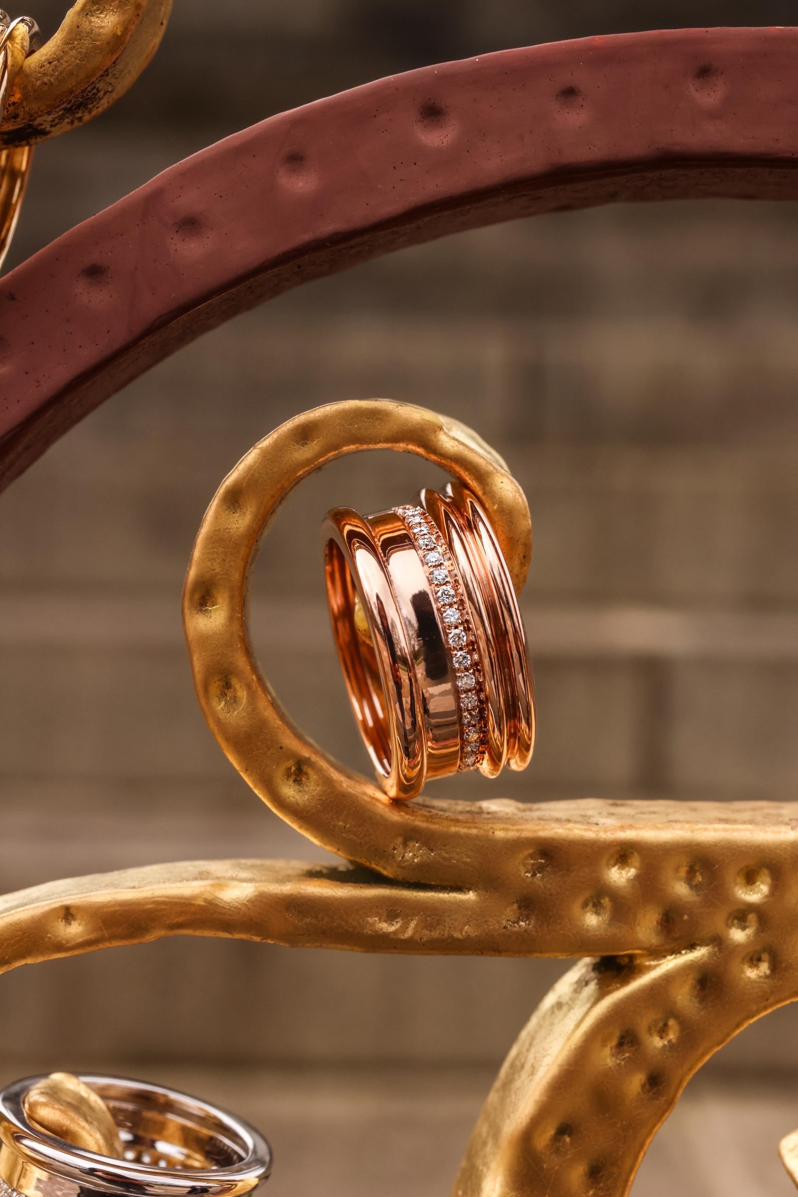 Anello a fascia larga in oro rosa e diamanti bianchi in vendita 2