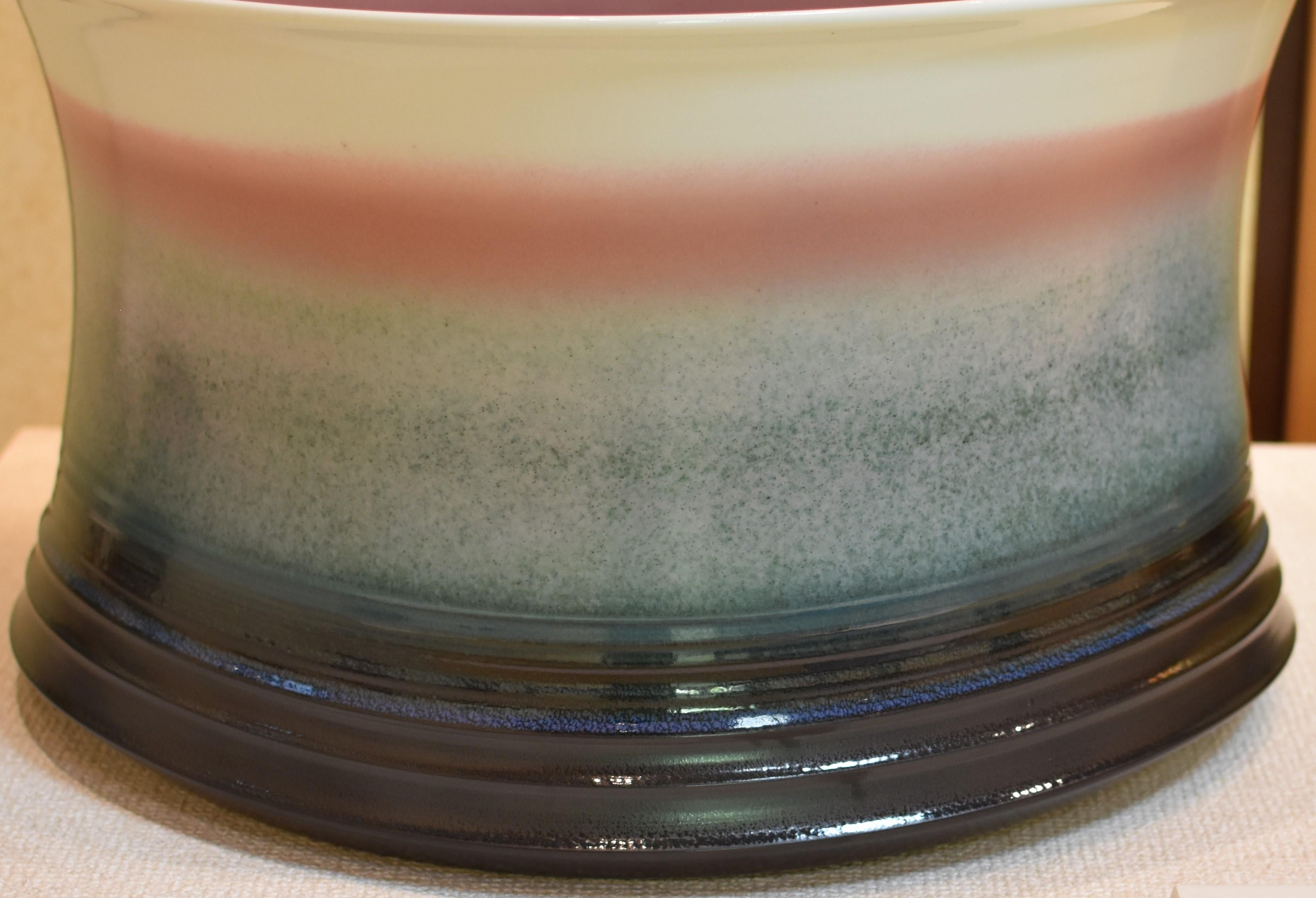 Japanese Rose Green Hand-Glazed Porcelain Bowl by Contemporary Master Artist In New Condition In Takarazuka, JP