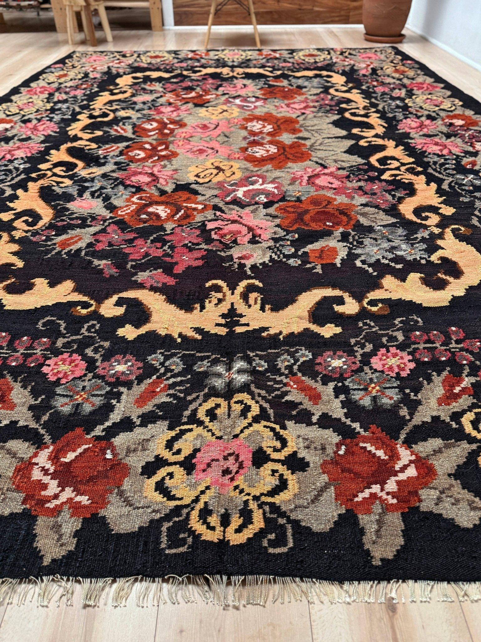 Moldovan Rose Kilim • Vintage European Flatweave Wool Rug • 7′8″×11′4″ • 1950s Moldova For Sale
