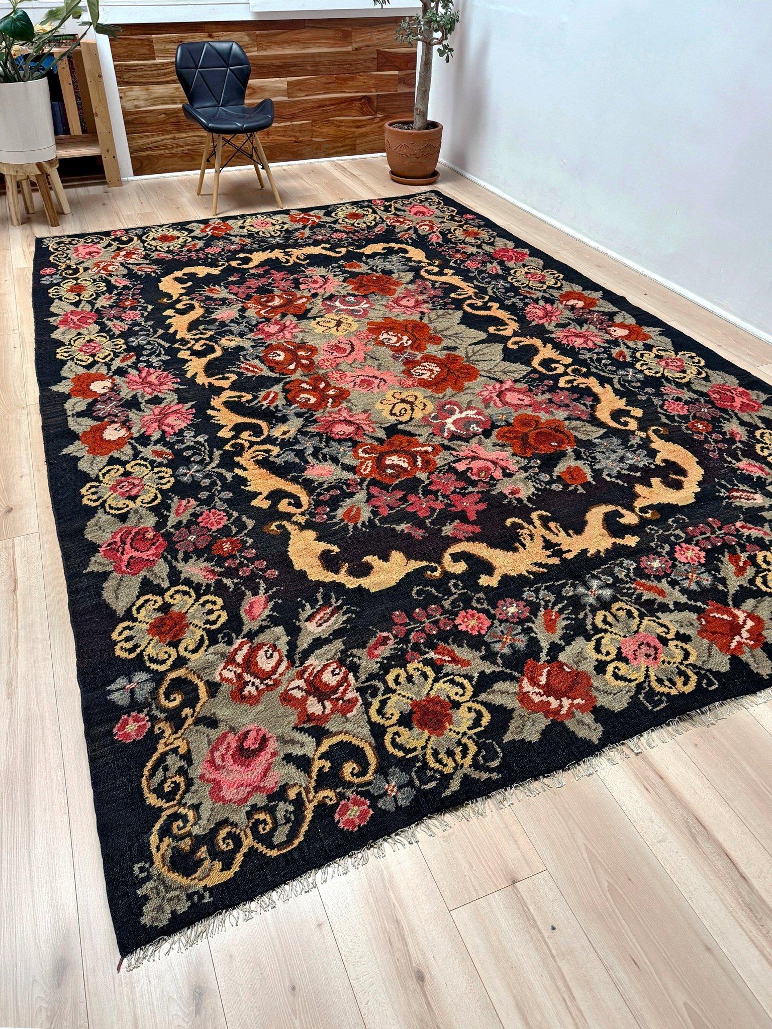 Hand-Woven Rose Kilim • Vintage European Flatweave Wool Rug • 7′8″×11′4″ • 1950s Moldova For Sale