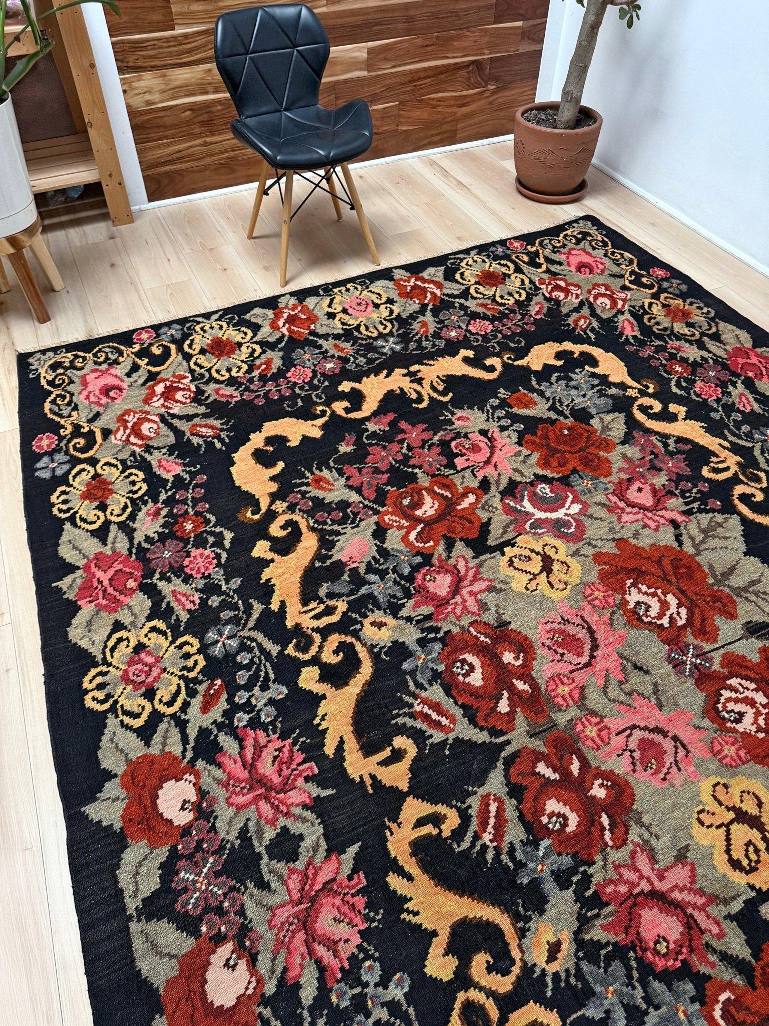 Rose Kilim • Vintage European Flatweave Wool Rug • 7′8″×11′4″ • 1950s Moldova In Good Condition For Sale In Burlingame, CA